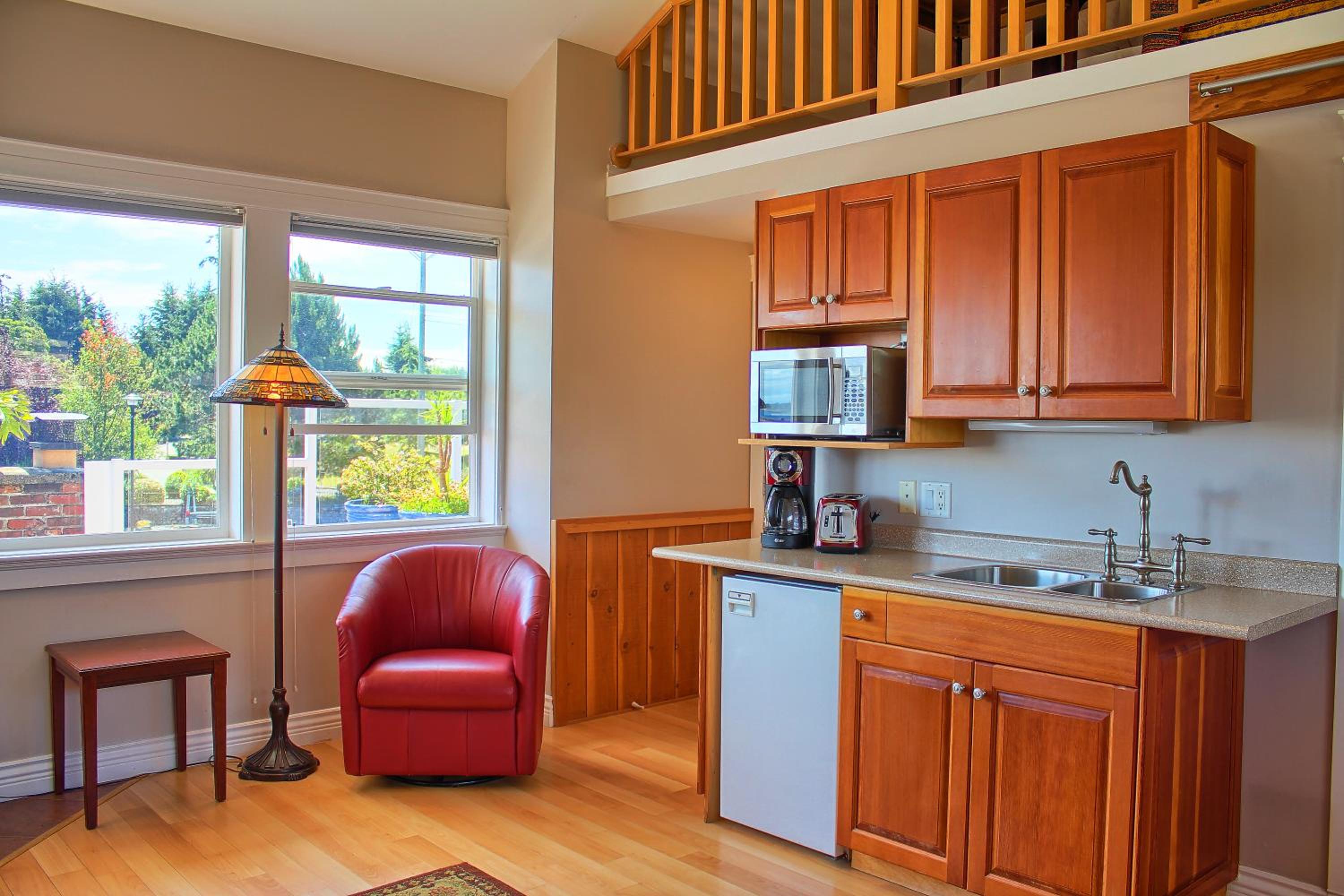 Birds of a Feather Victoria Oceanfront Studio Suites