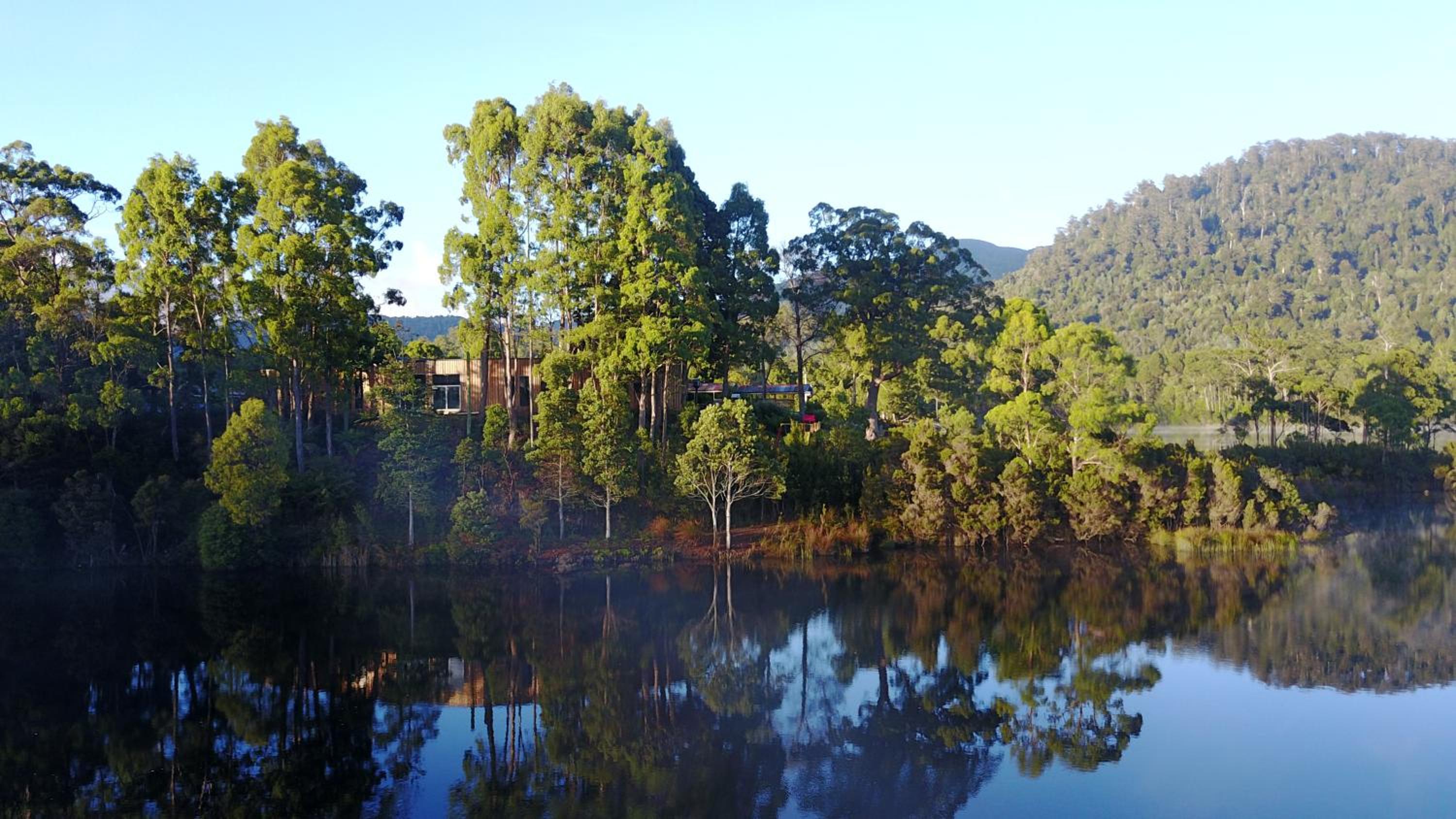 Tullah Lakeside Lodge