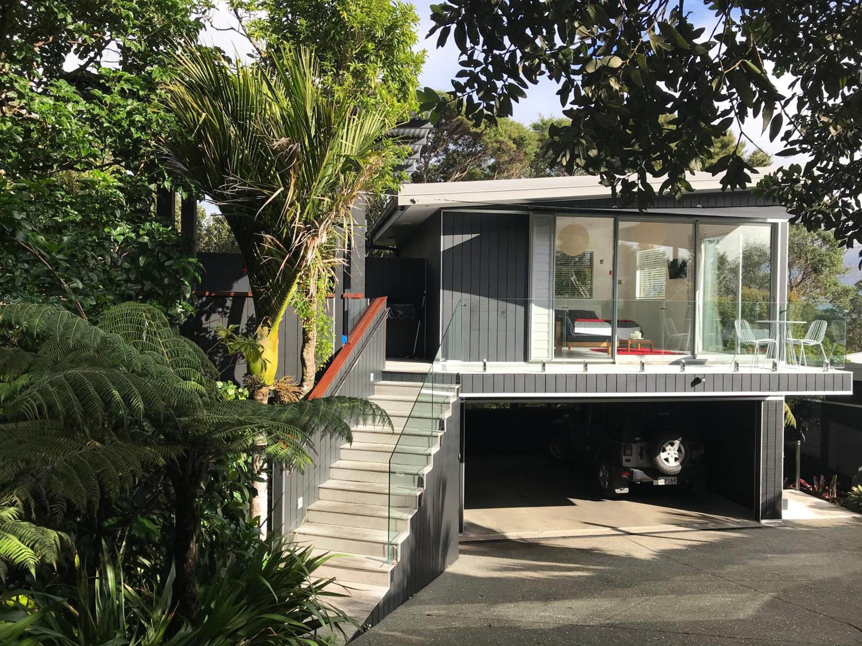 Sea La Vie - Waiheke Island Luxury Accommodation view 3