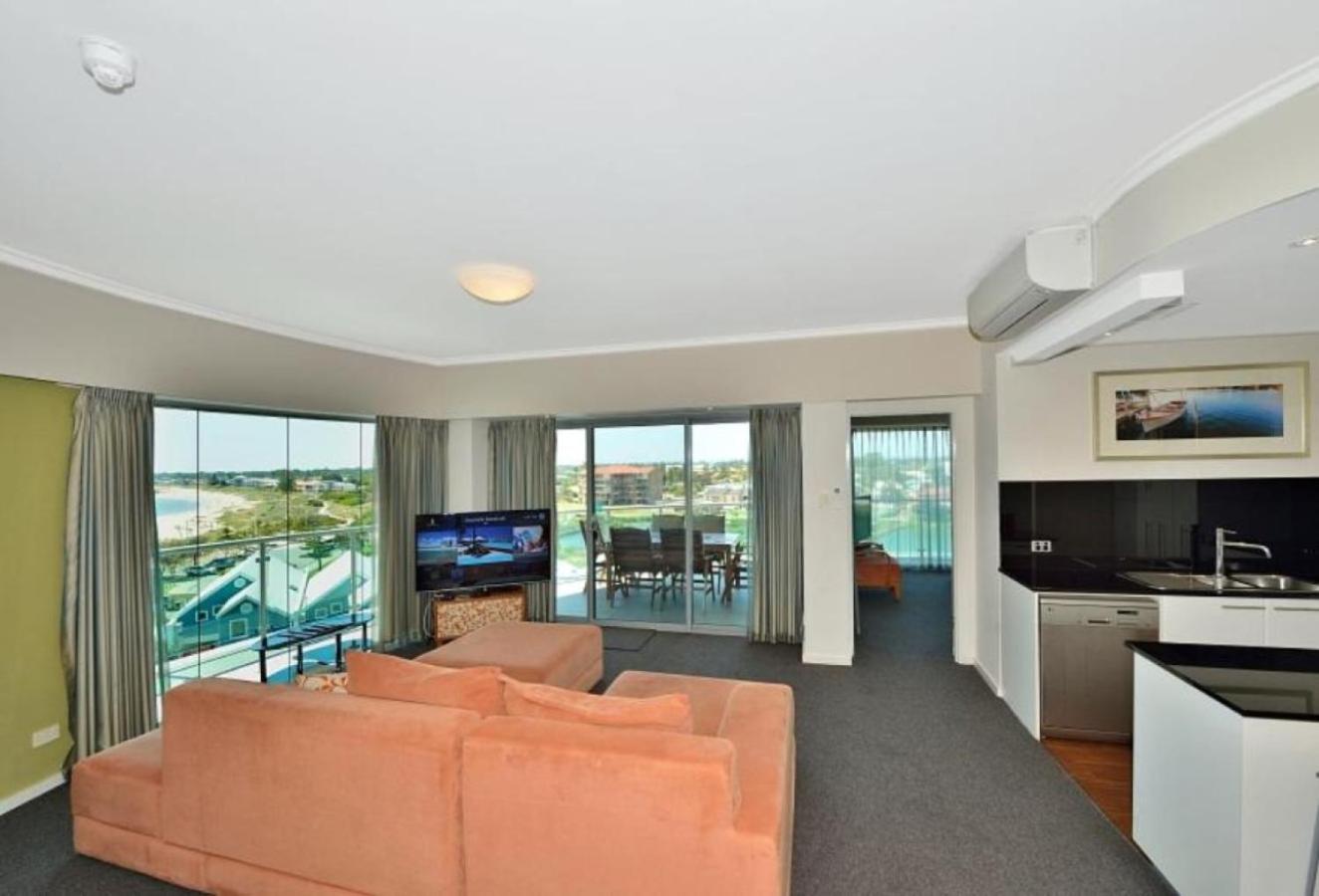 A 406 FANTASTIC OCEAN BEACH and MARINA VIEW APT - MANDURAH