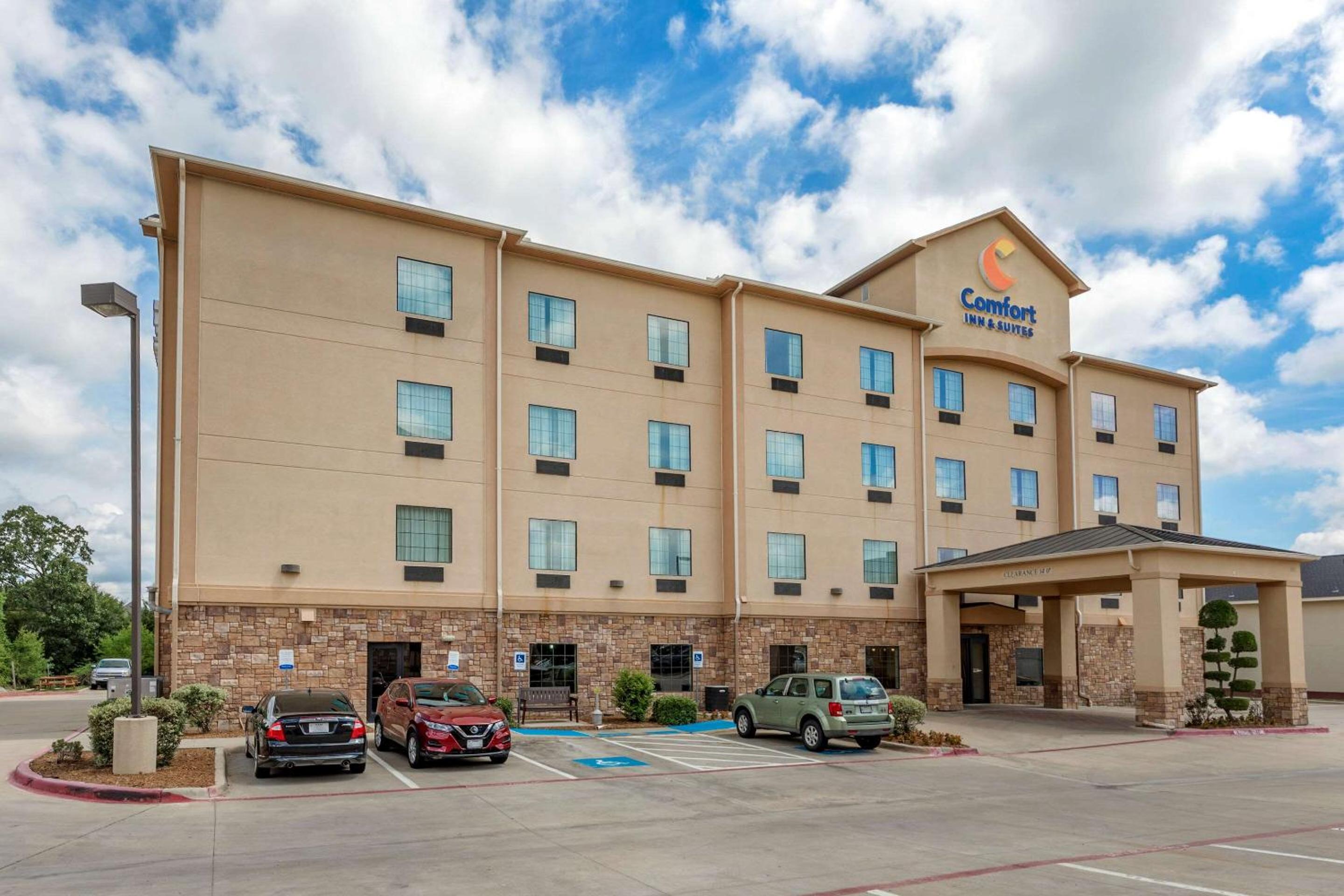 Paris Vacations - Comfort Inn  Suites Paris - Property Image 1