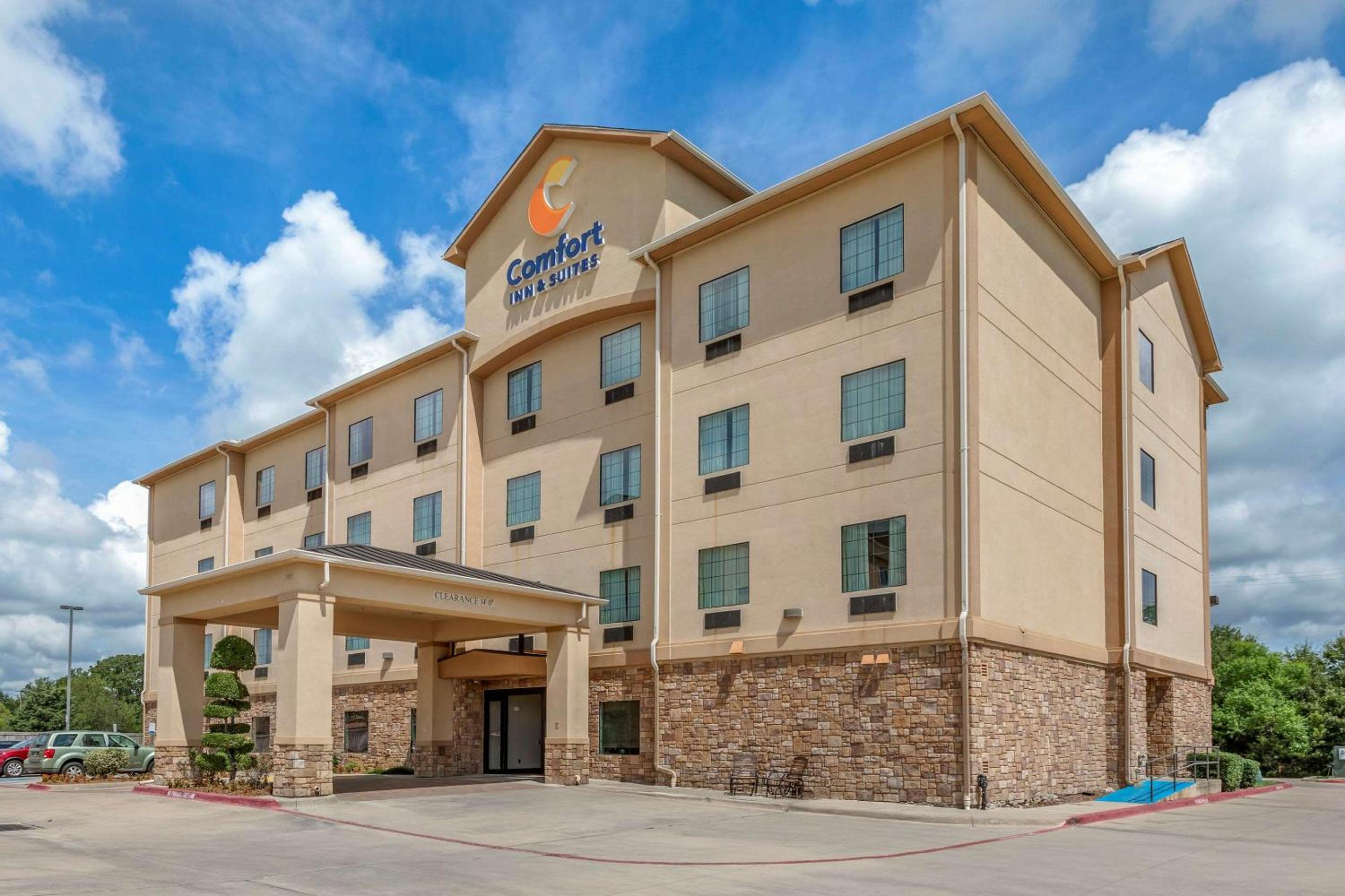 Paris Vacations - Comfort Inn  Suites Paris - Property Image 2