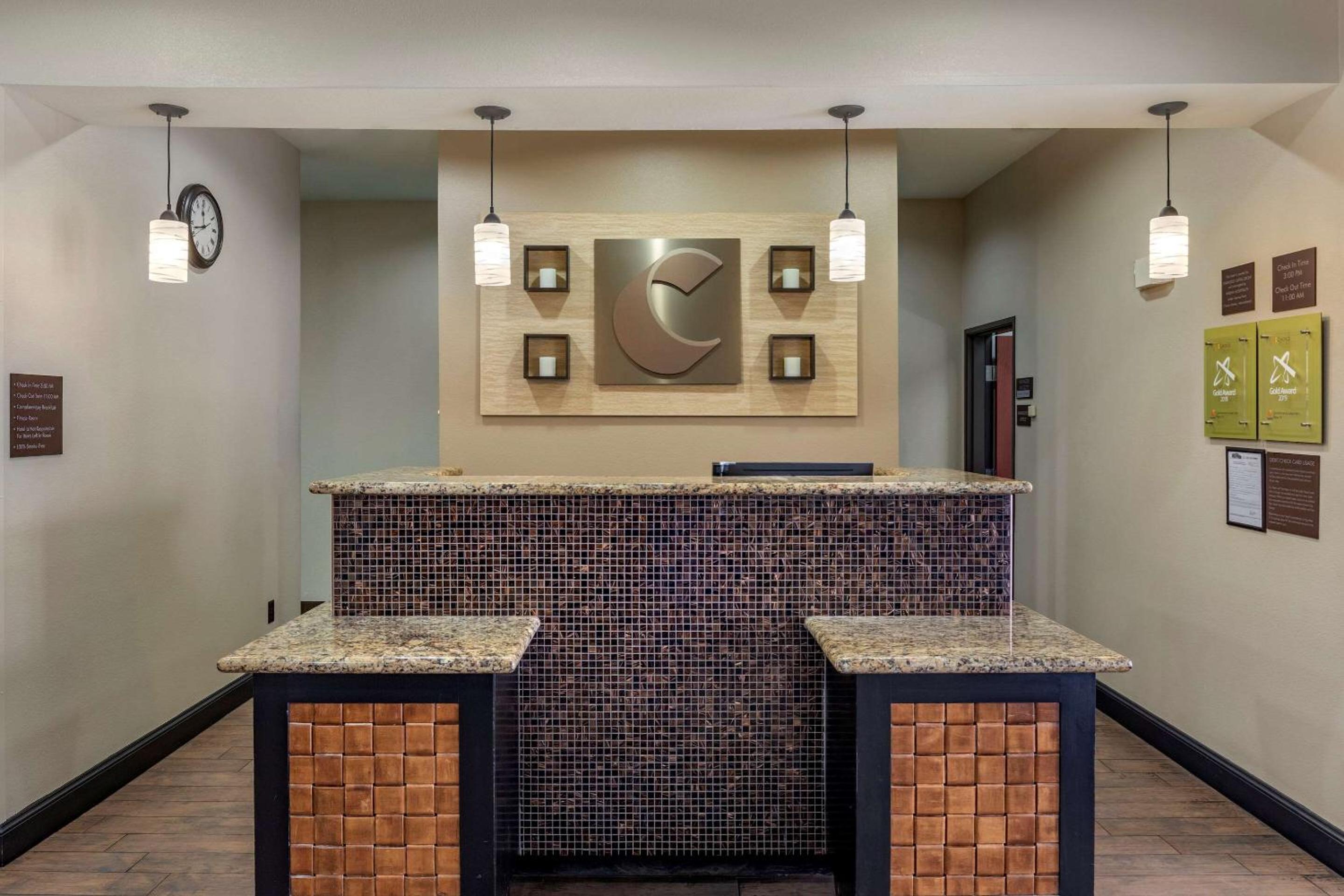 Paris Vacations - Comfort Inn  Suites Paris - Property Image 4