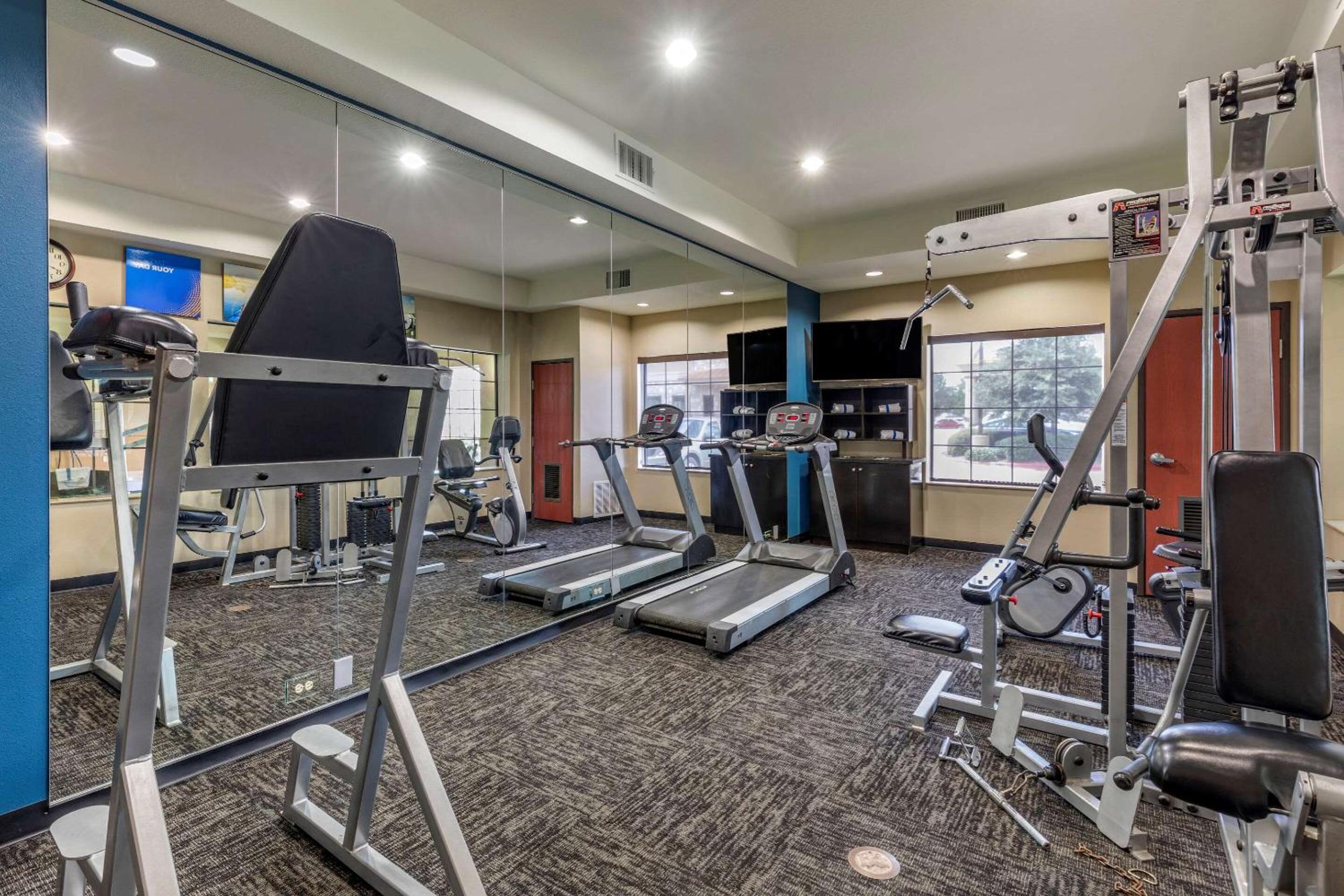 Paris Vacations - Comfort Inn  Suites Paris - Property Image 6