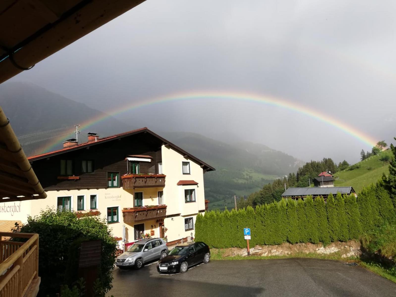 Ferienwohnung am Krausberghof mit Balkon und Parkplatz, Aufenthaltsraum mit Spielmöglichkeiten, Erholung- inmitten der Natur, 6 Fahrminuten zur Alpentherme