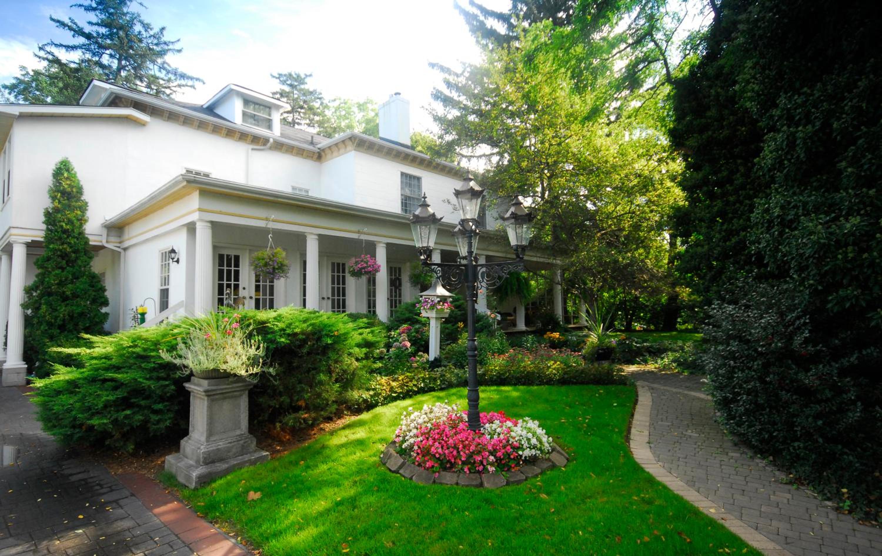 Brockamour Manor Bed and Breakfast