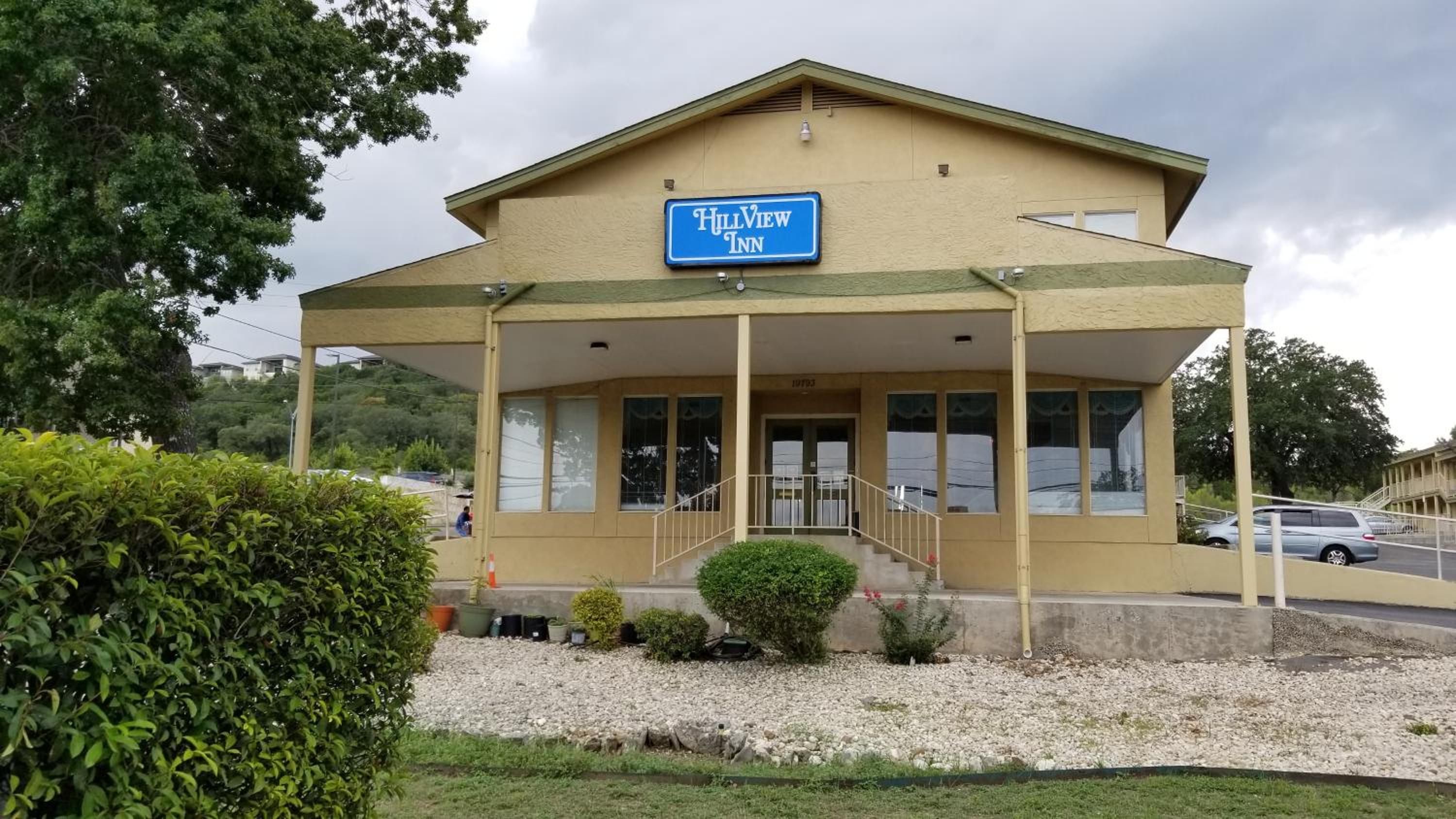 San Antonio Vacations - HillView Inn at Six Flags Fiesta - Property Image 10