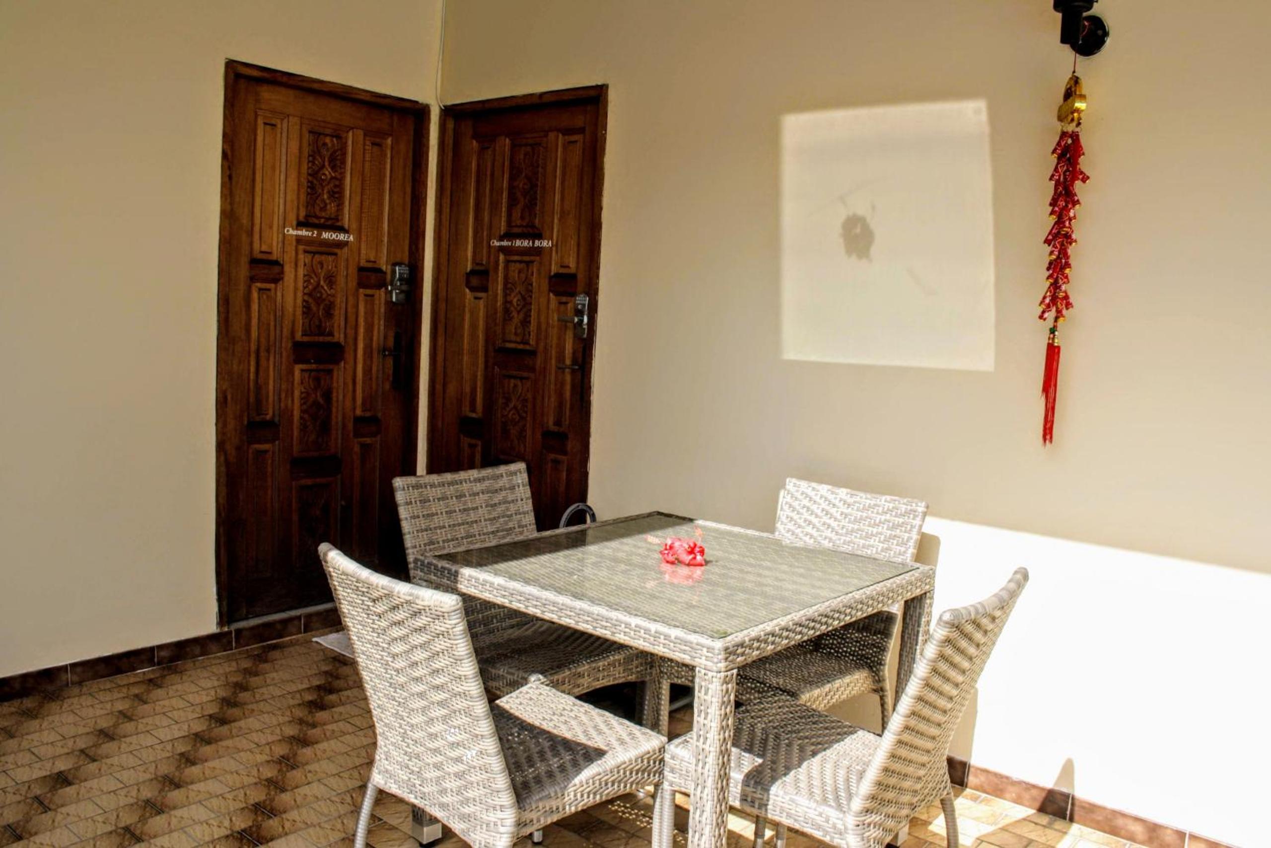 TAHITI - Sanny's Place Family Room & Poo