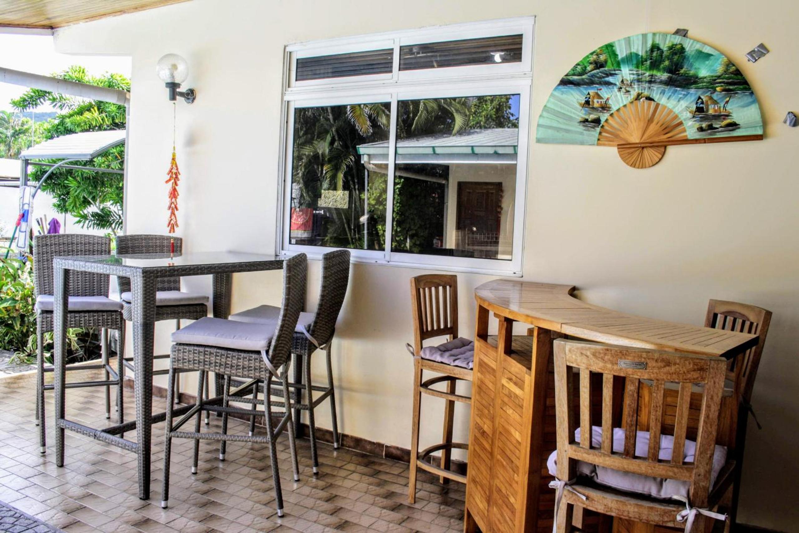 TAHITI - Sanny's Place Family Room & Poo