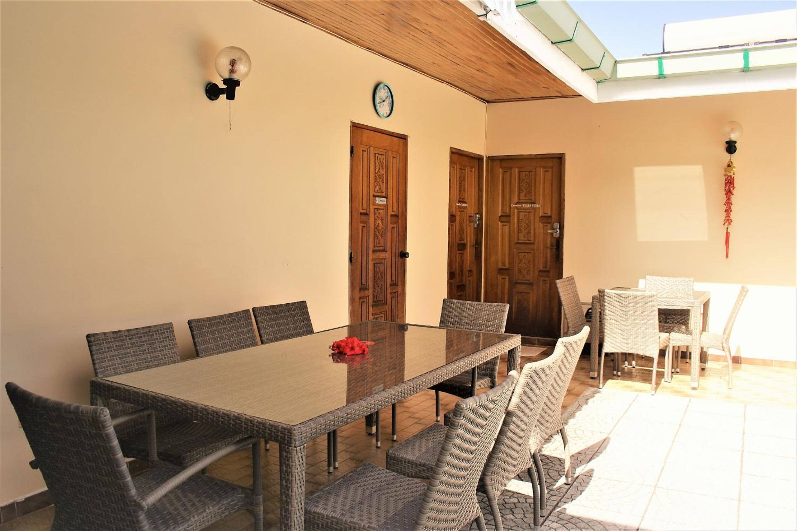 TAHITI - Sanny's Place Room & Pool view 5