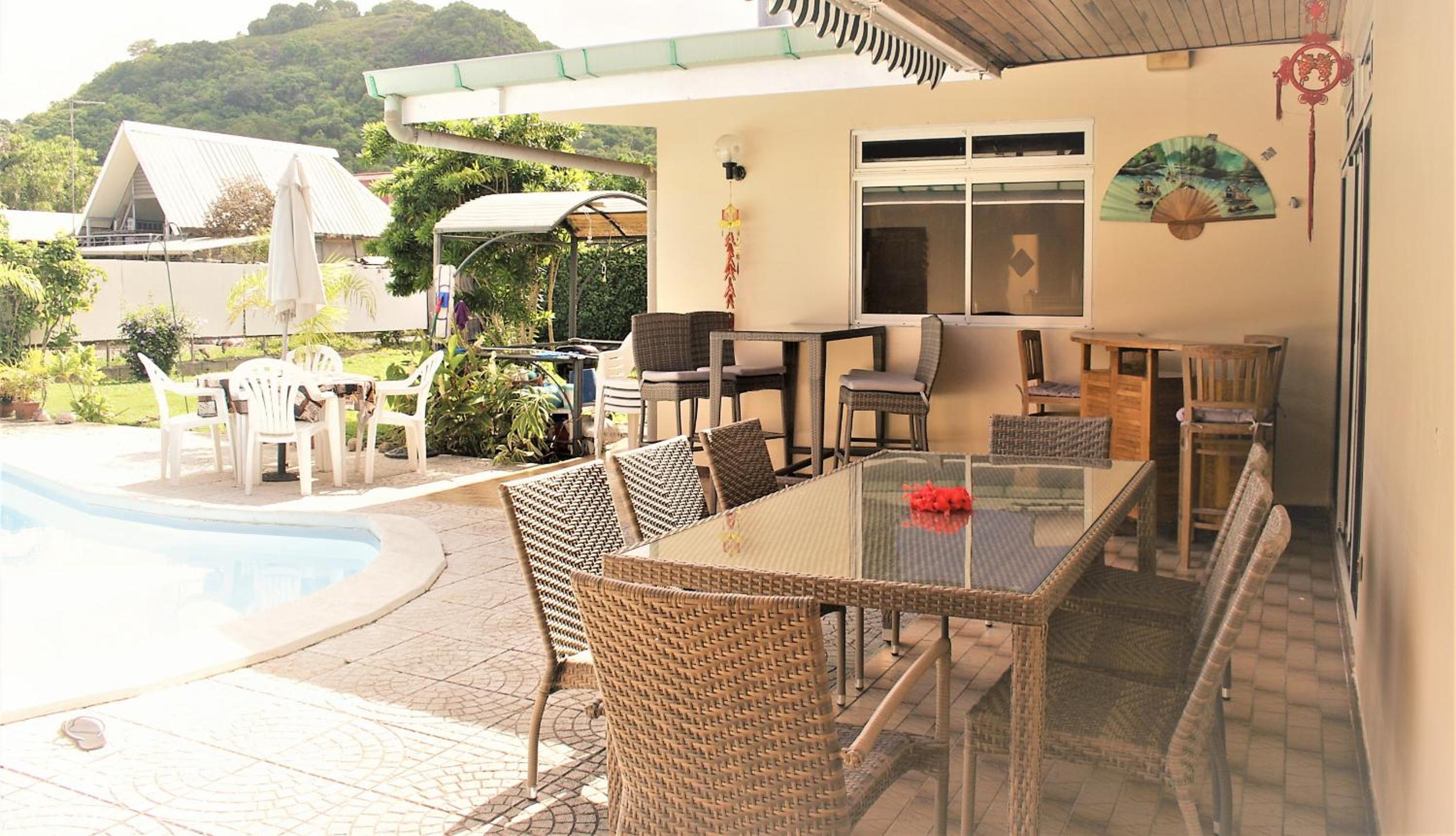 TAHITI - Sanny's Place Room & Pool view 4