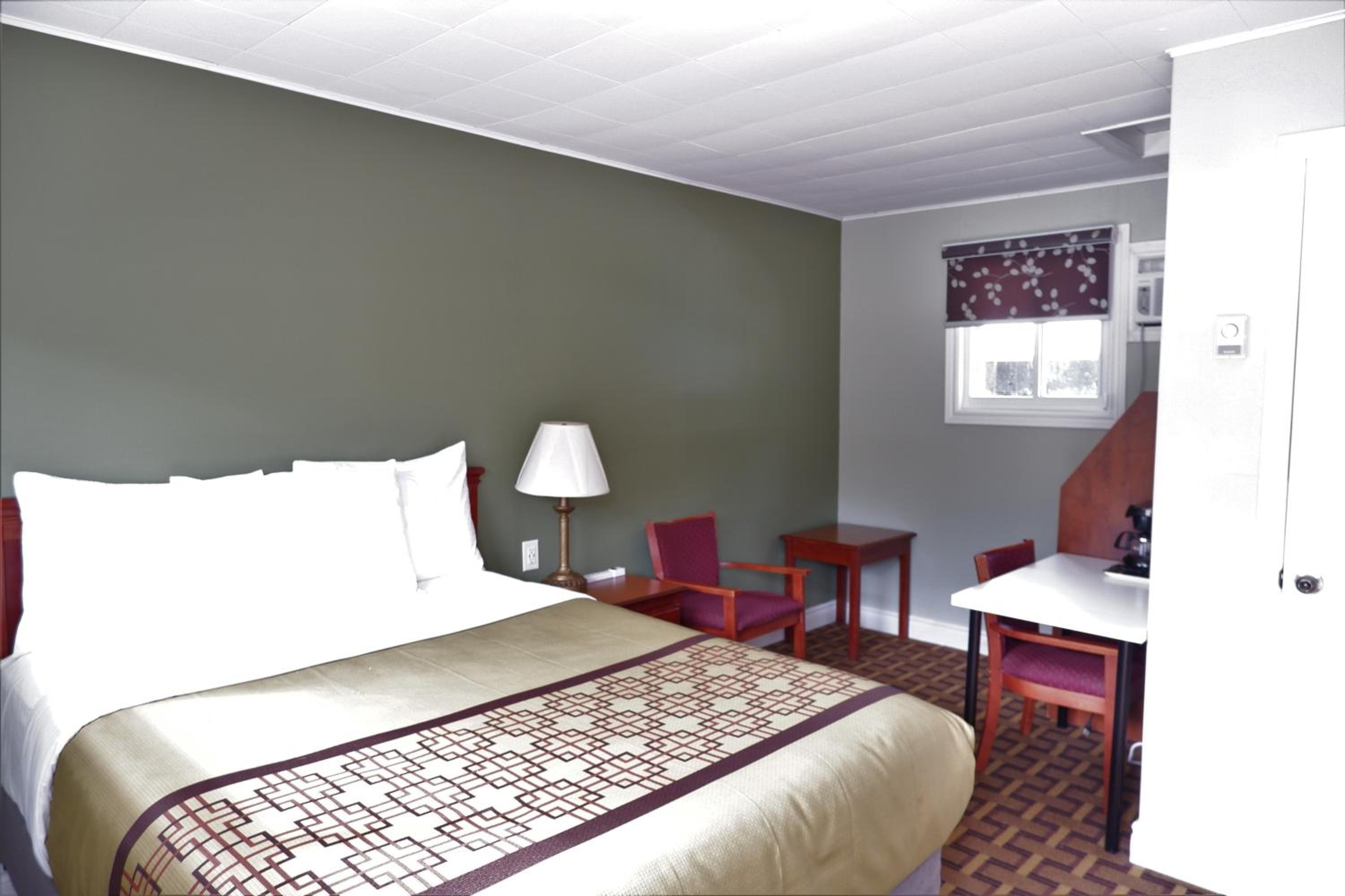 Pine Motel