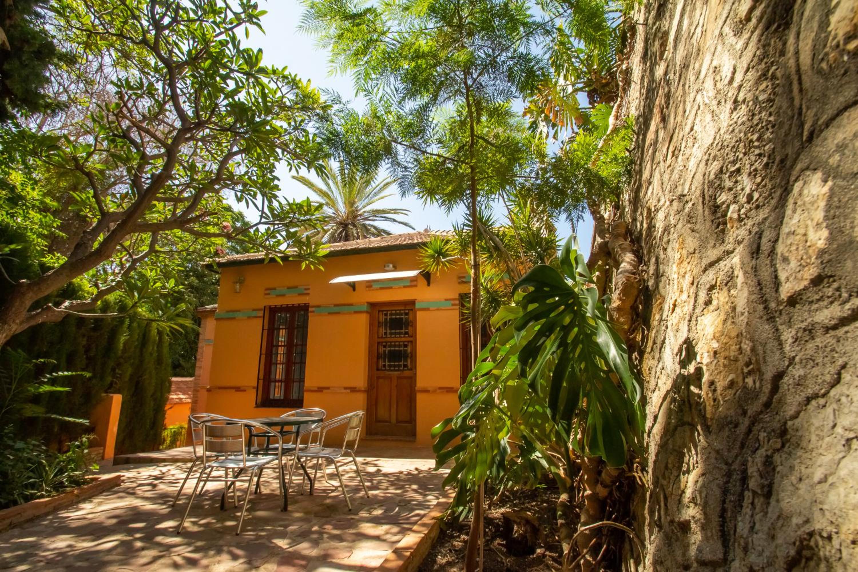 Villa Regionalista principios Siglo XX 1919 -Pedregalejo-Baños del Carmen-A UNOS METROS DEL MAR!!! PISCINA CLIMATIZADA BAJO PETICION