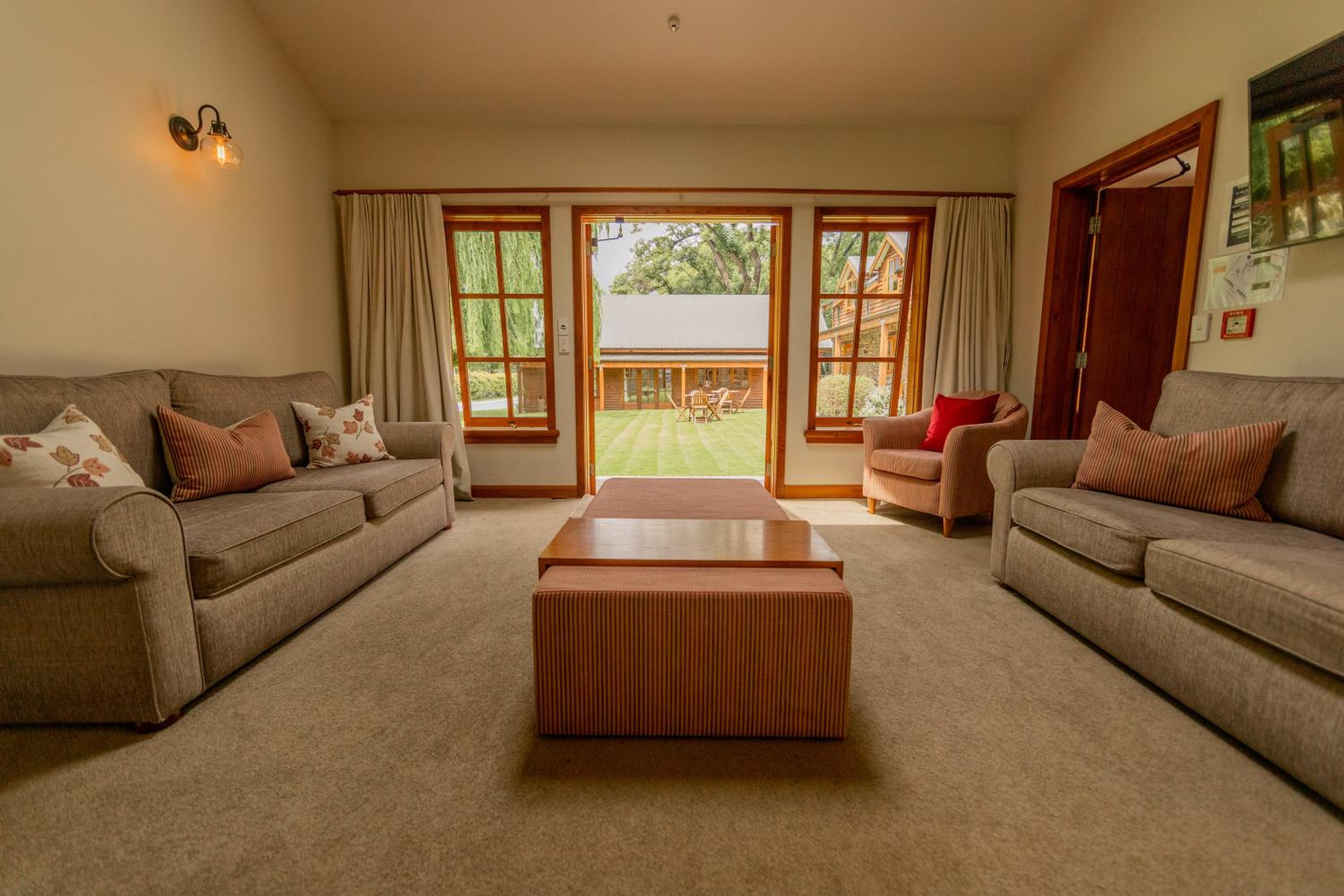 Wanaka Homestead Lodge & Cottages