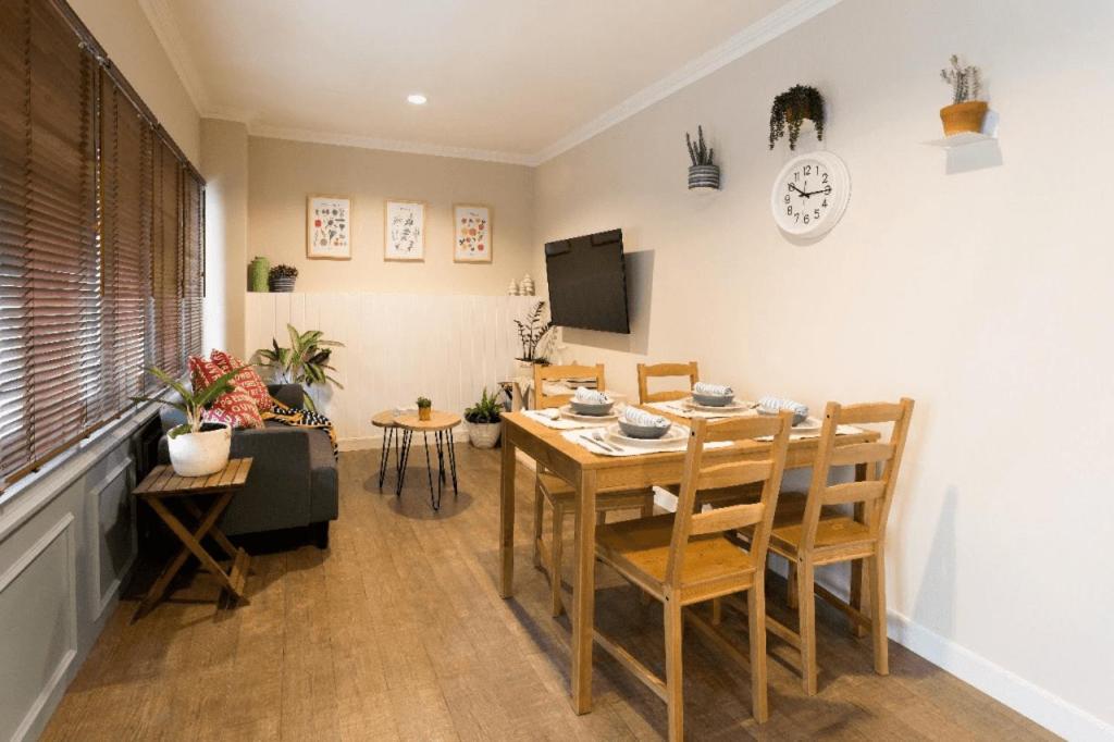 Cottonwood Bed & Breakfast House Bandung