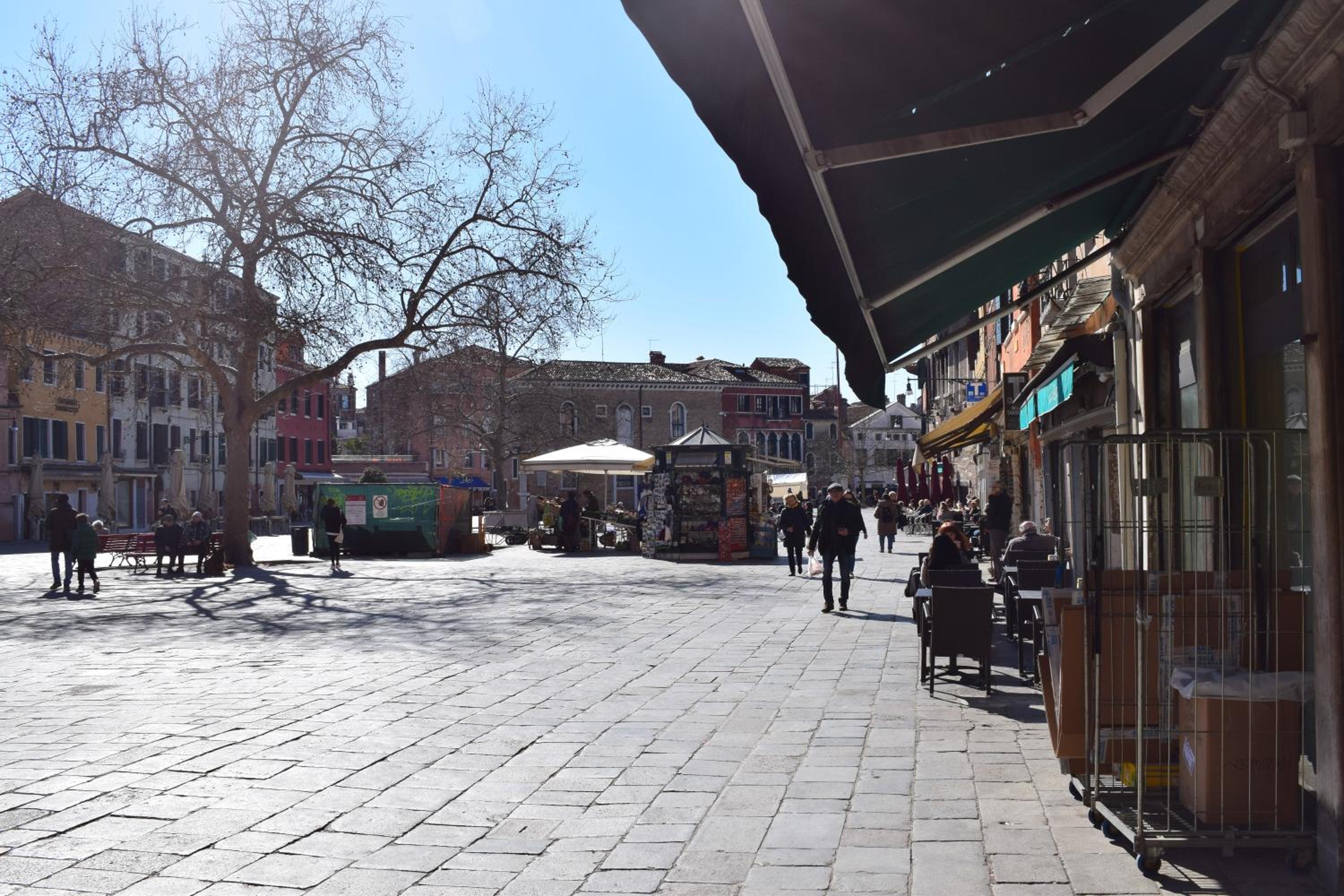 Mezzanino on canal
