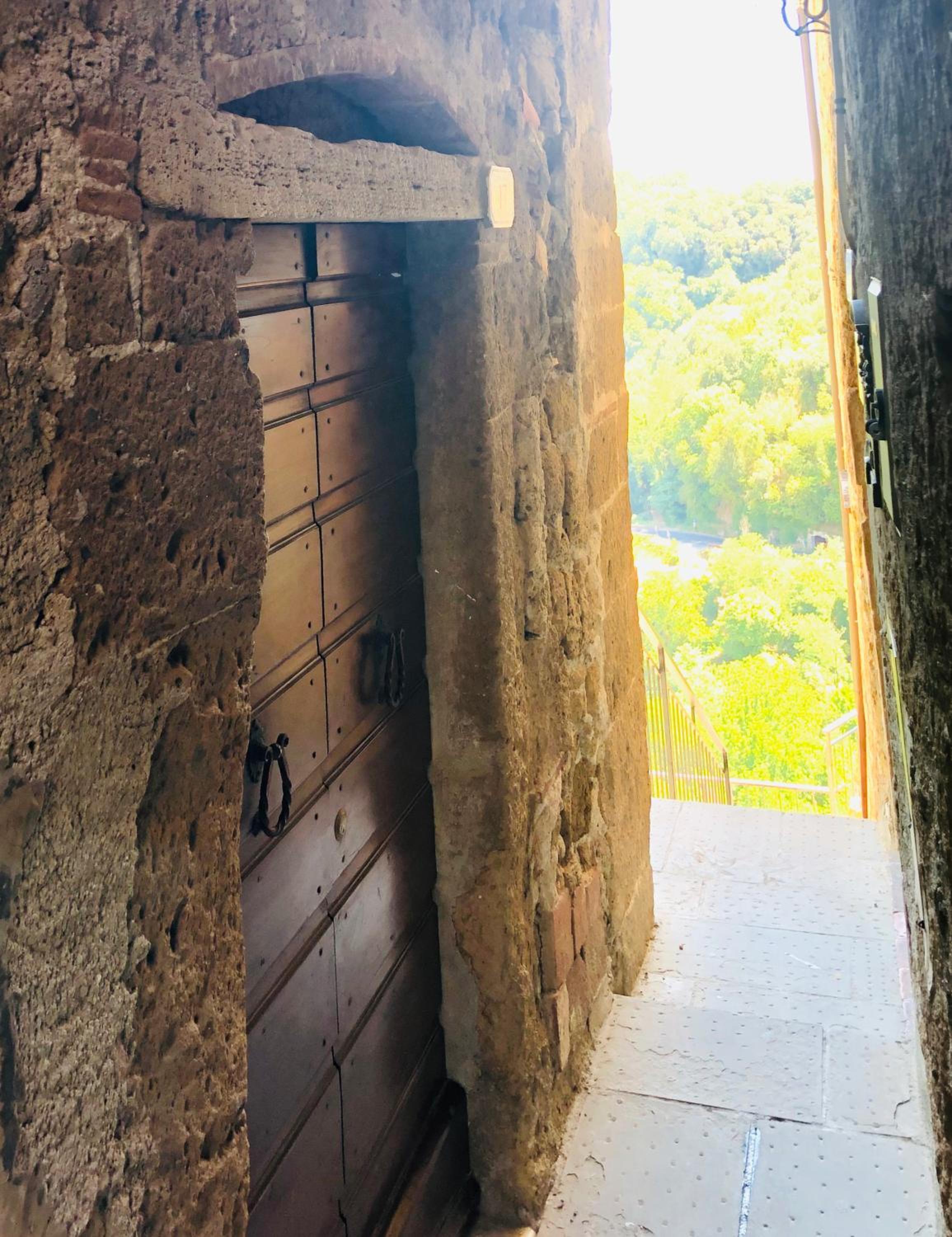 NIDO NEL TUFO