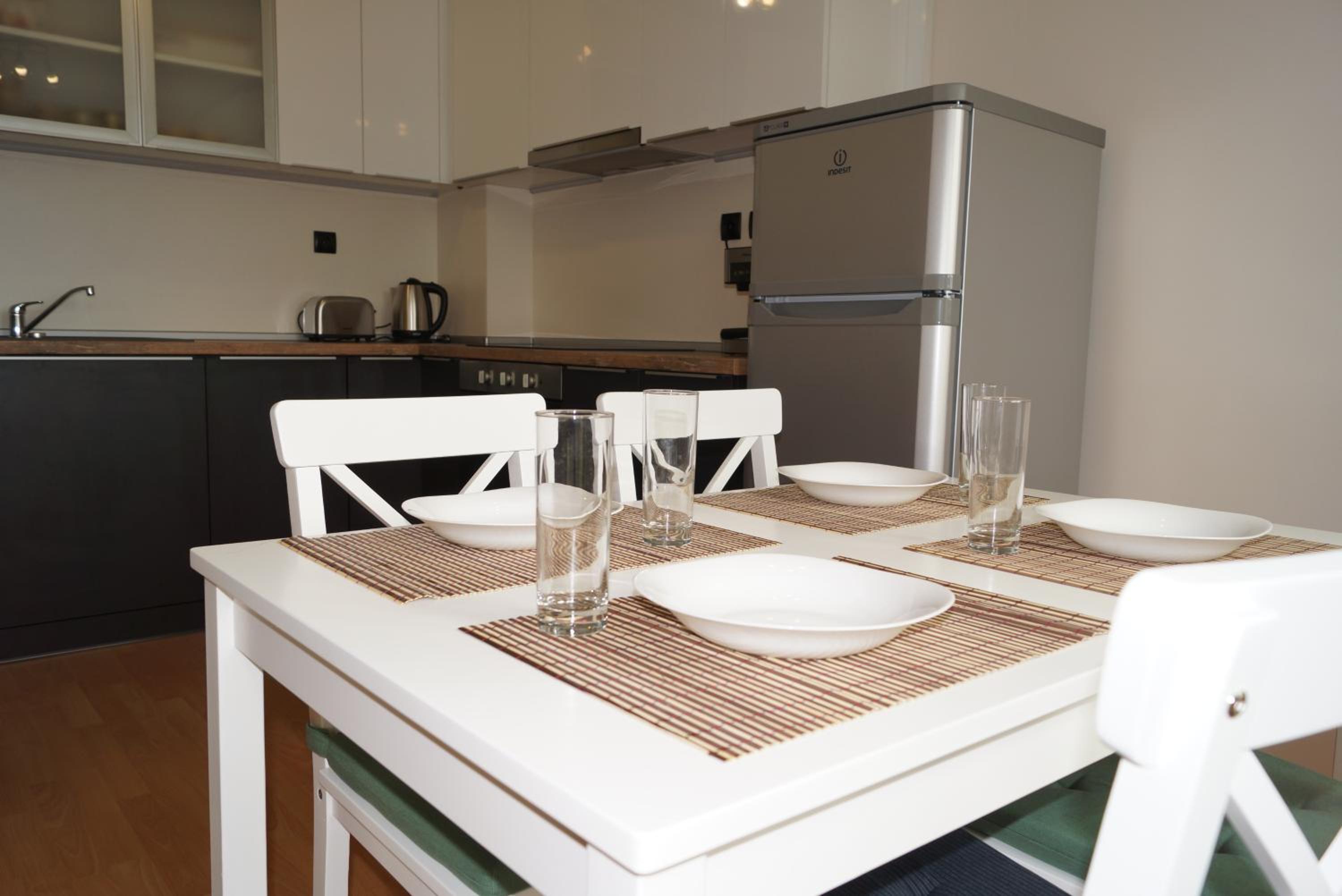 Spacious 2BDR - FREE Parking - Walk Everywhere - 300 Mbps WiFi view 5