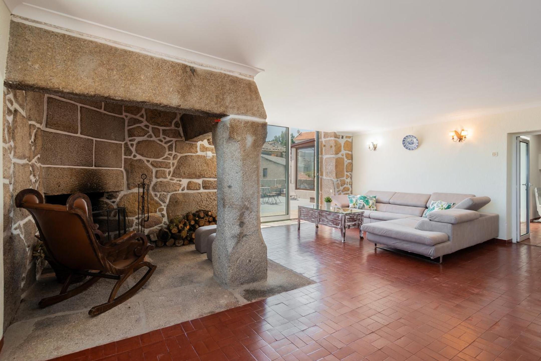 Casa de Lagarinhos PISCINA JACUZZI SPA JOGOS GYM - SERRA DA ESTRELA - SEIA - GOUVEIA