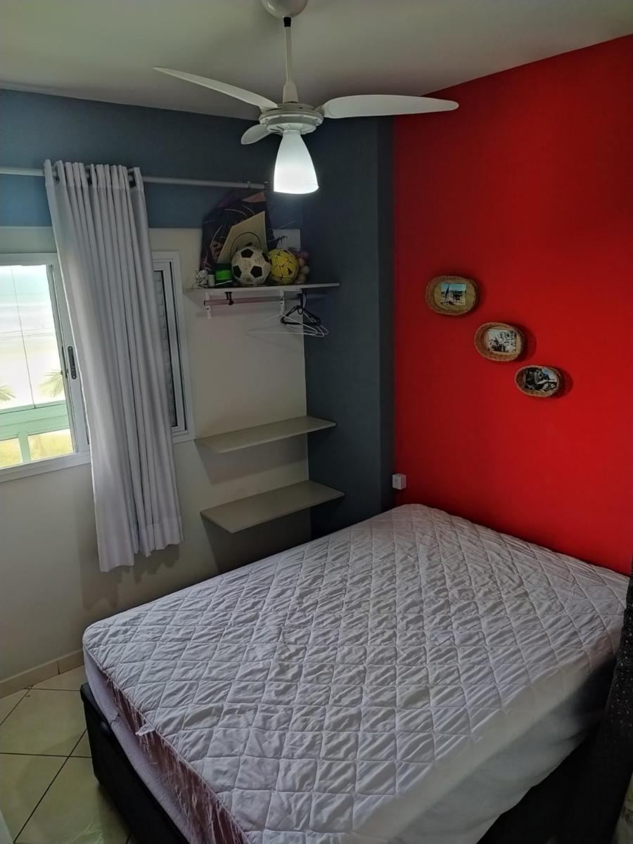 Apto. (pé na areia) com Churrasqueira na sacada