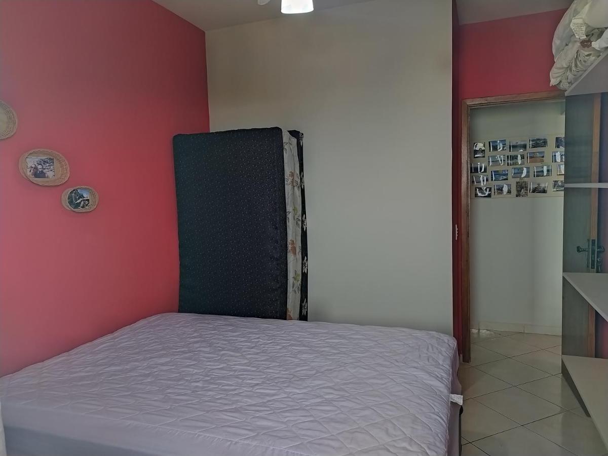 Apto. (pé na areia) com Churrasqueira na sacada