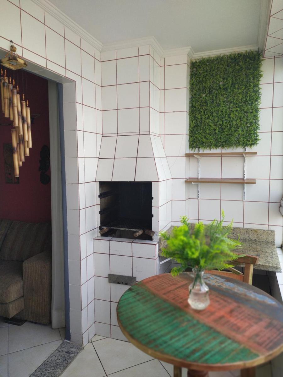 Apto. (pé na areia) com Churrasqueira na sacada