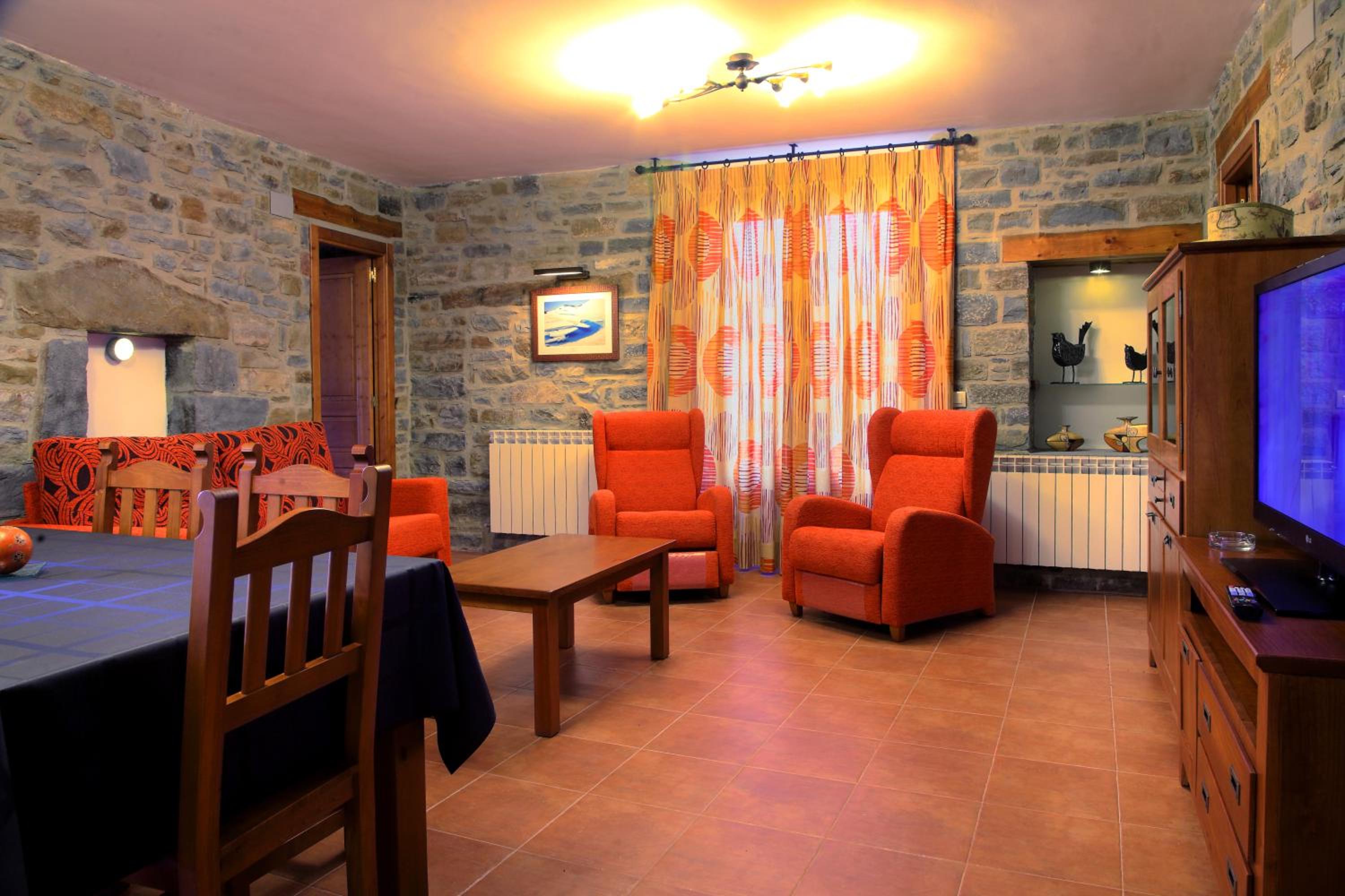 Casas Pirineo, Ainsa