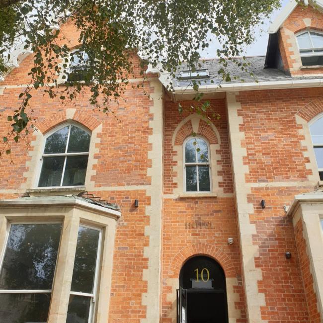 Hotel The Spires Serviced Apartments Cardiff - Image 1