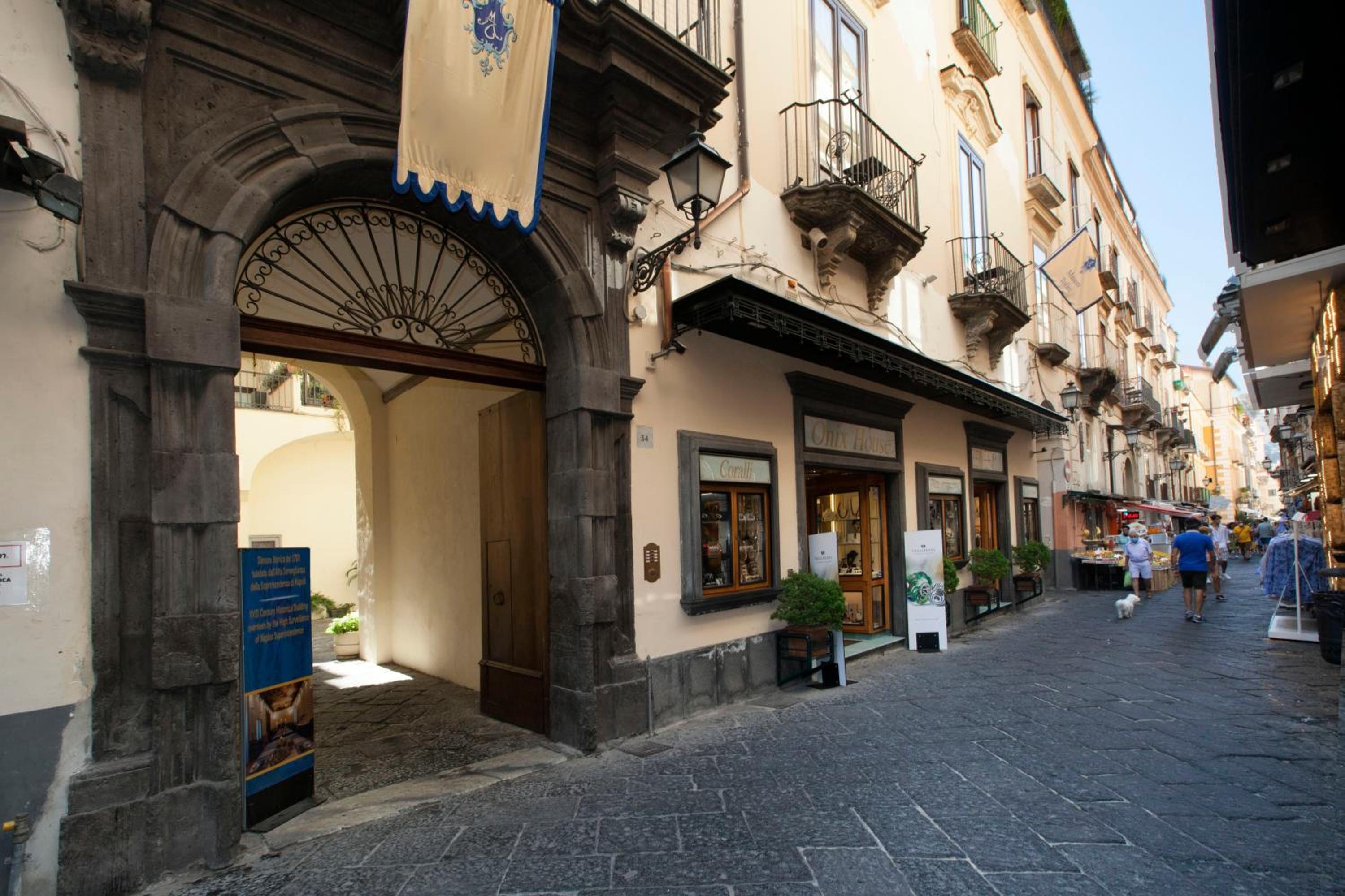 SorrentoVibes - Deluxe Home in Sorrento Old Town with Balconies view 4