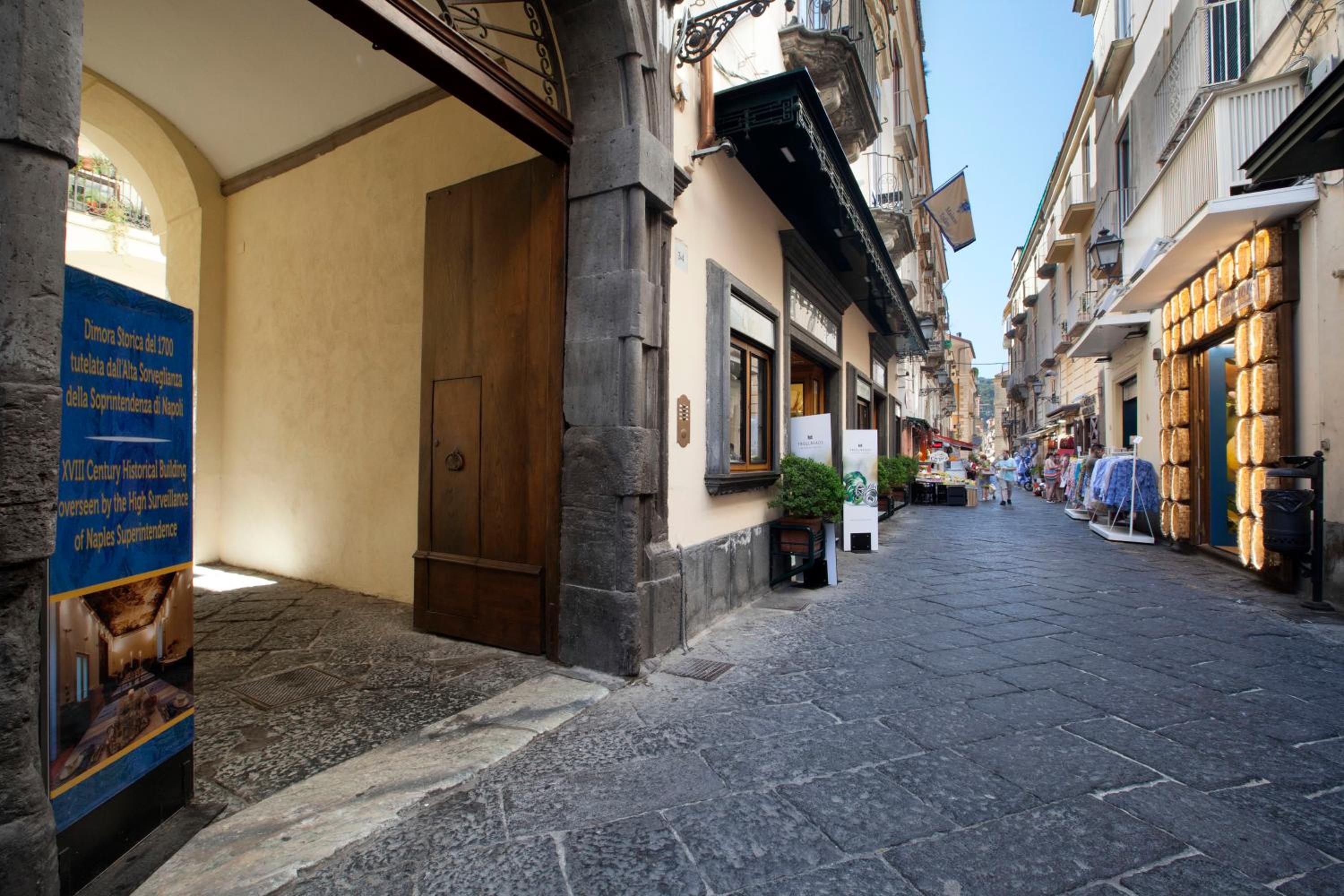 SorrentoVibes - Deluxe Home in Sorrento Old Town with Balconies view 3
