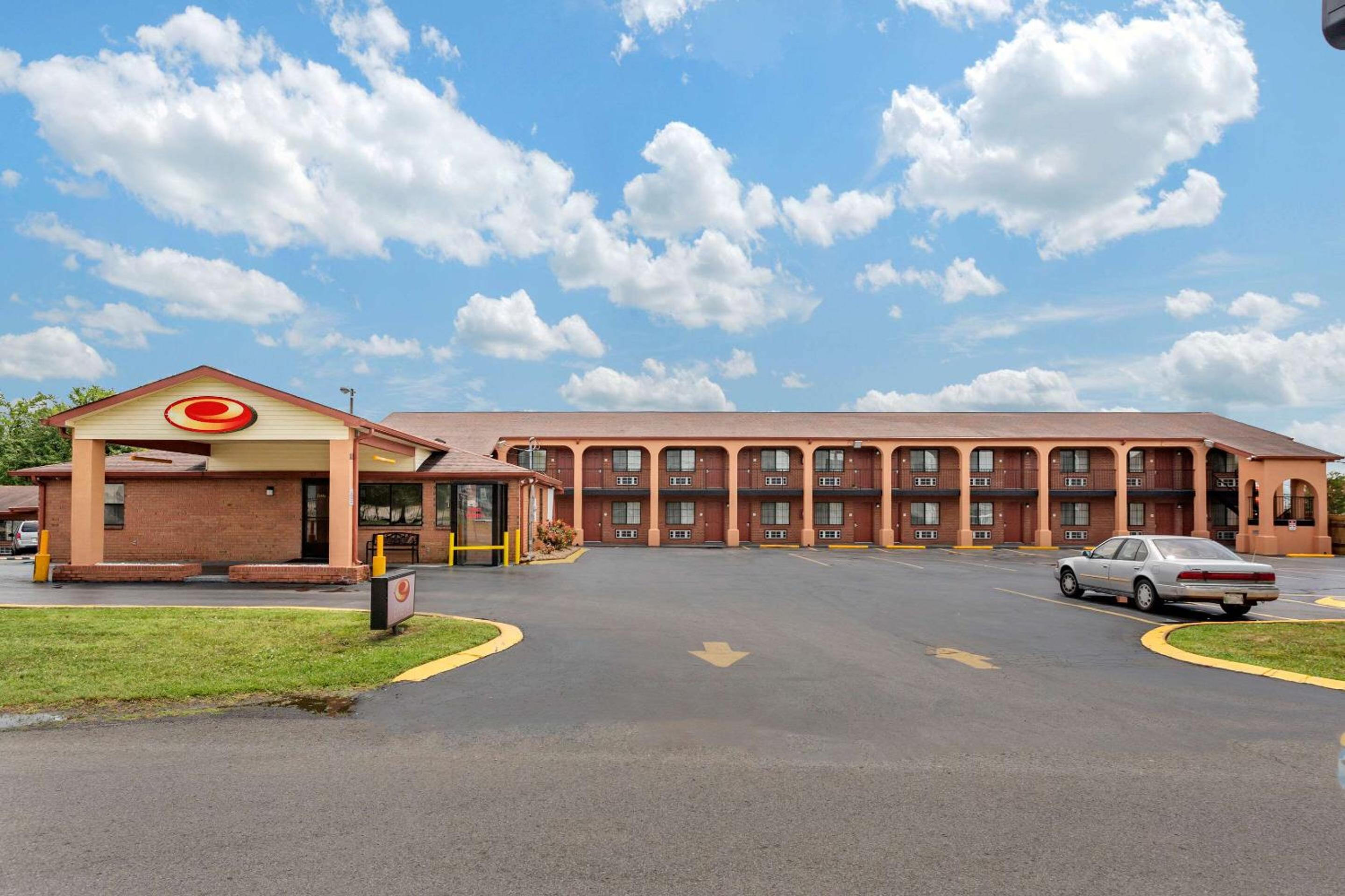 Econo Lodge Nashville North 2