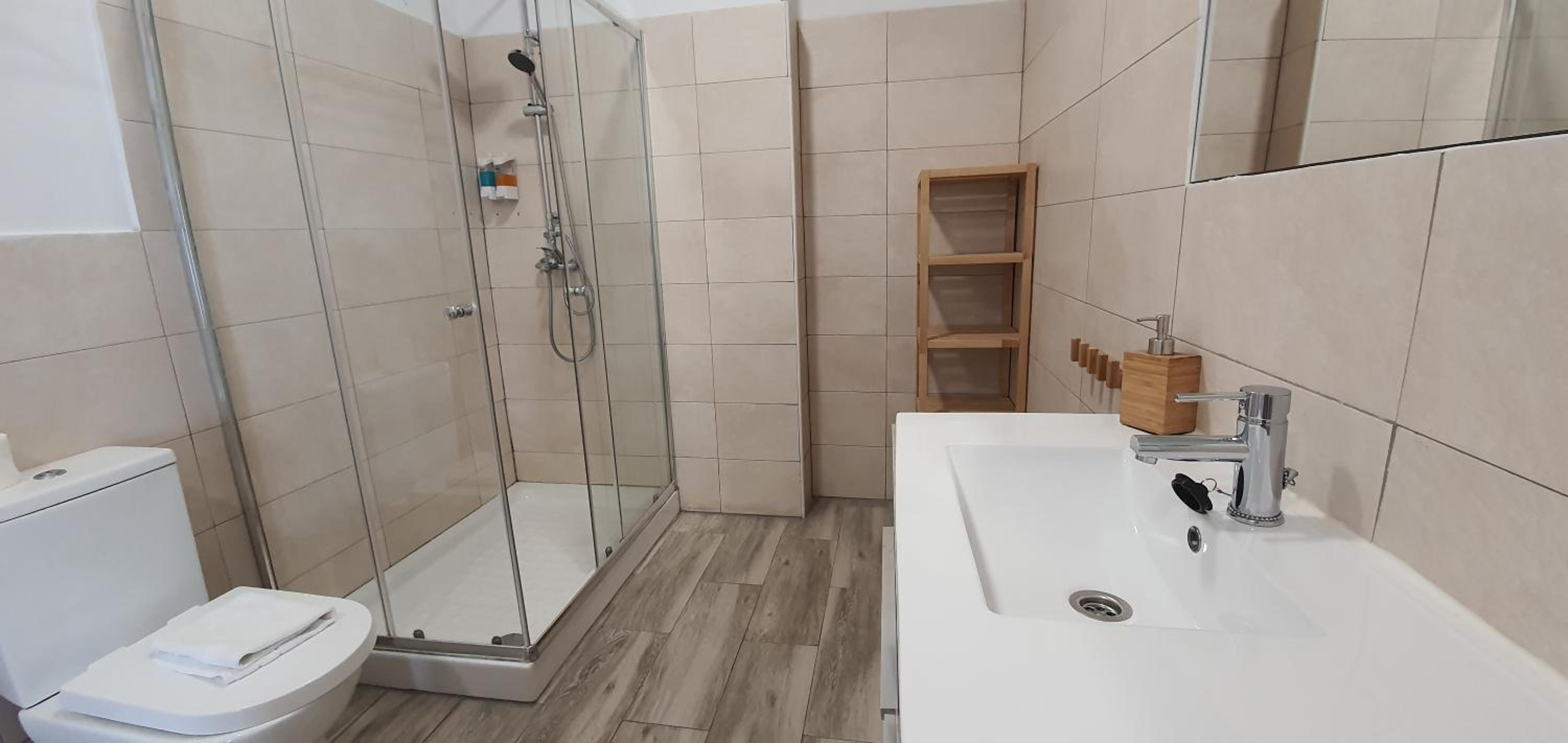 Hostal Escala Suites view 5