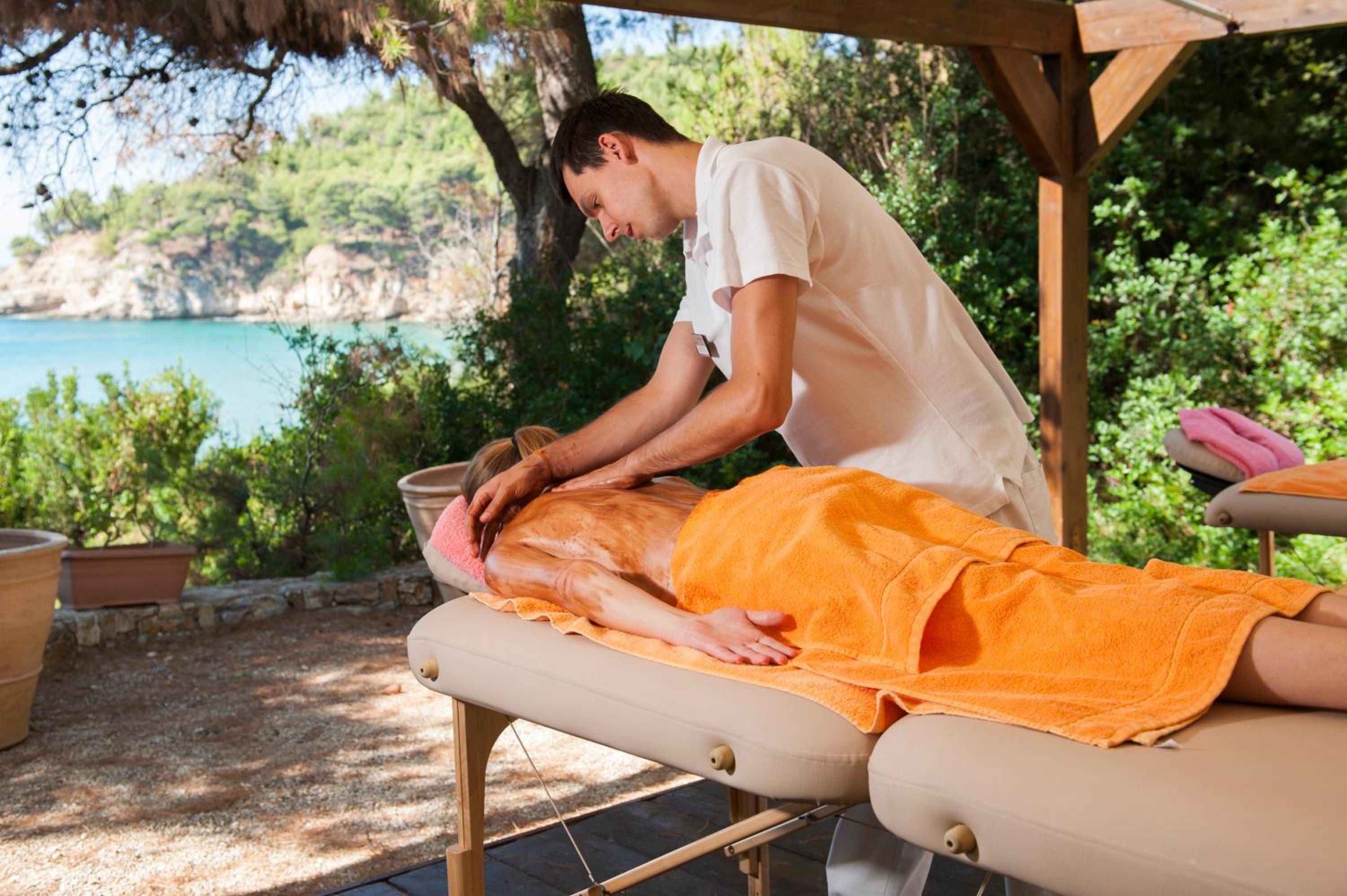 Alonissos Beach Bungalows And Suites Hotel