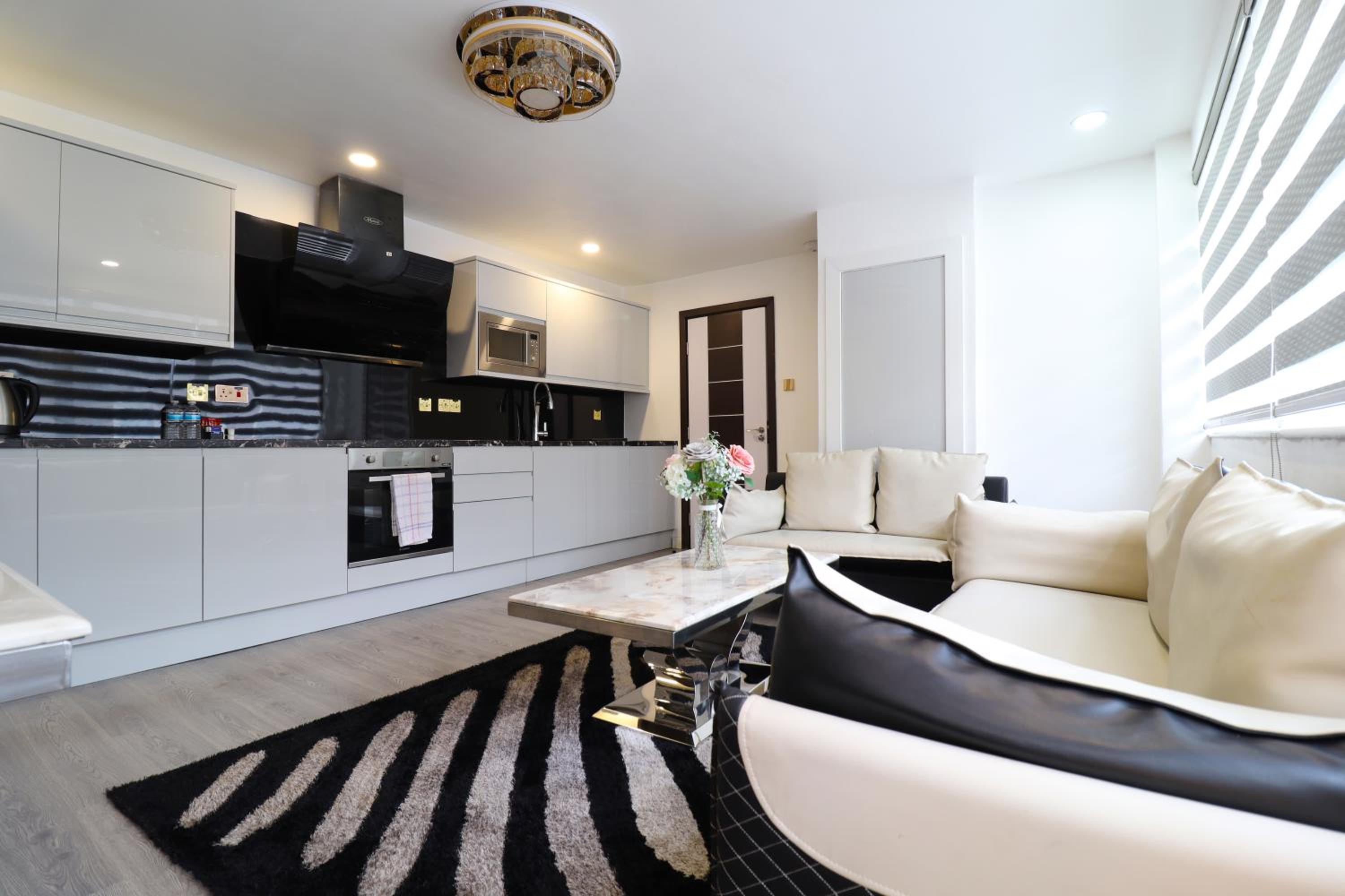 Queen Stay Apartments view 4