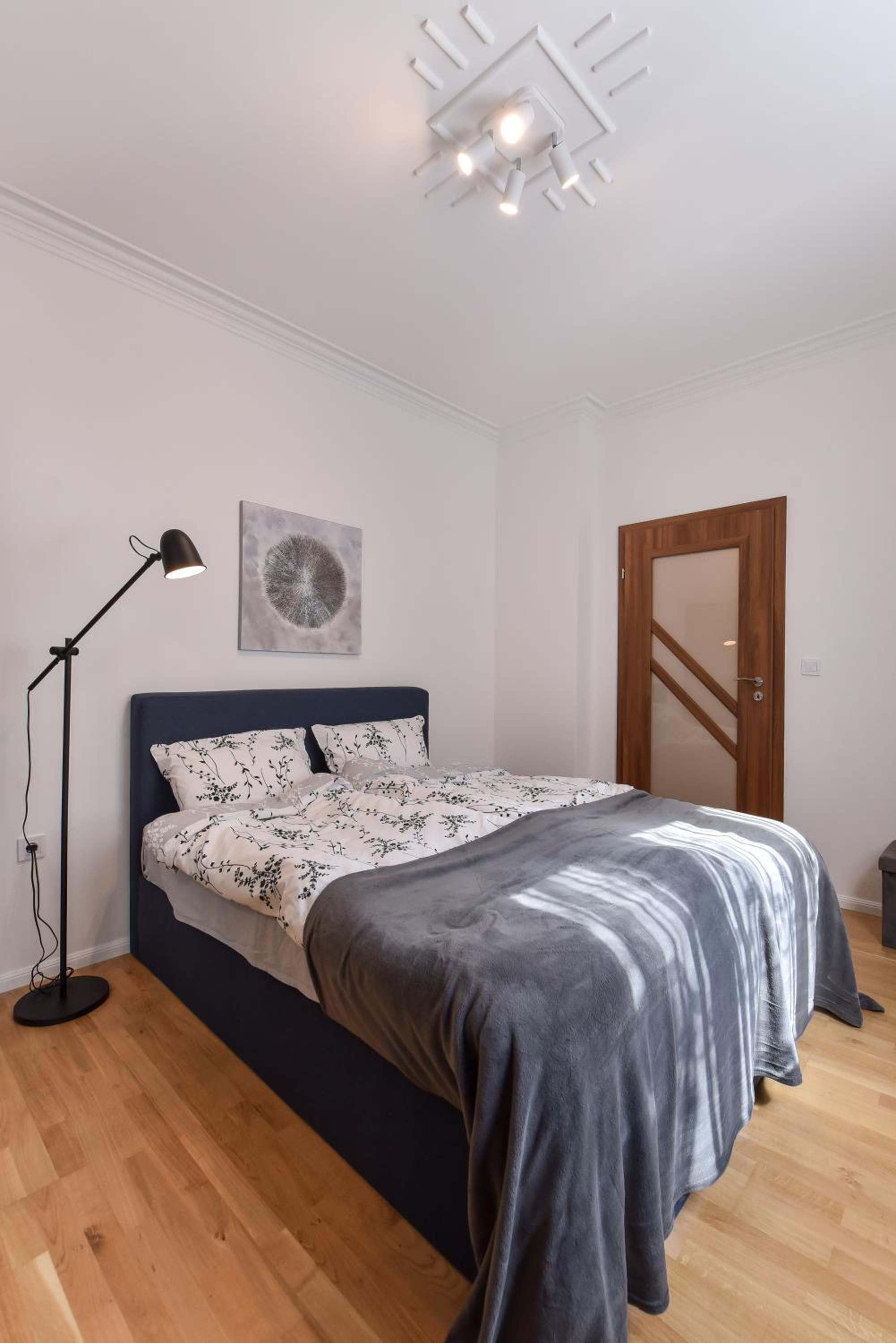 Bright 2BD Center Apartment - AC & Fast Wi-Fi by Flat Mаnager view 2