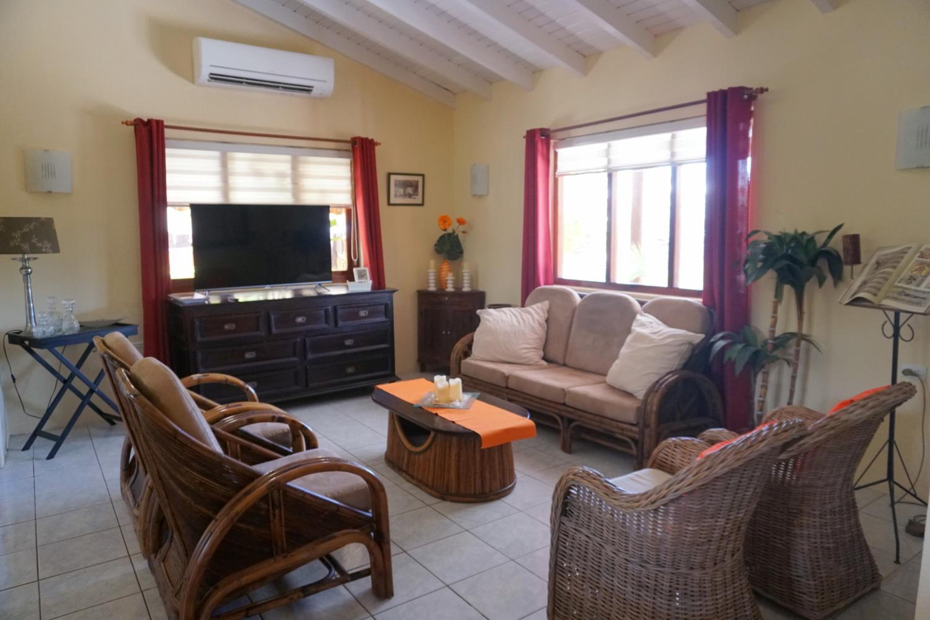 Cariñas Studio Apartments