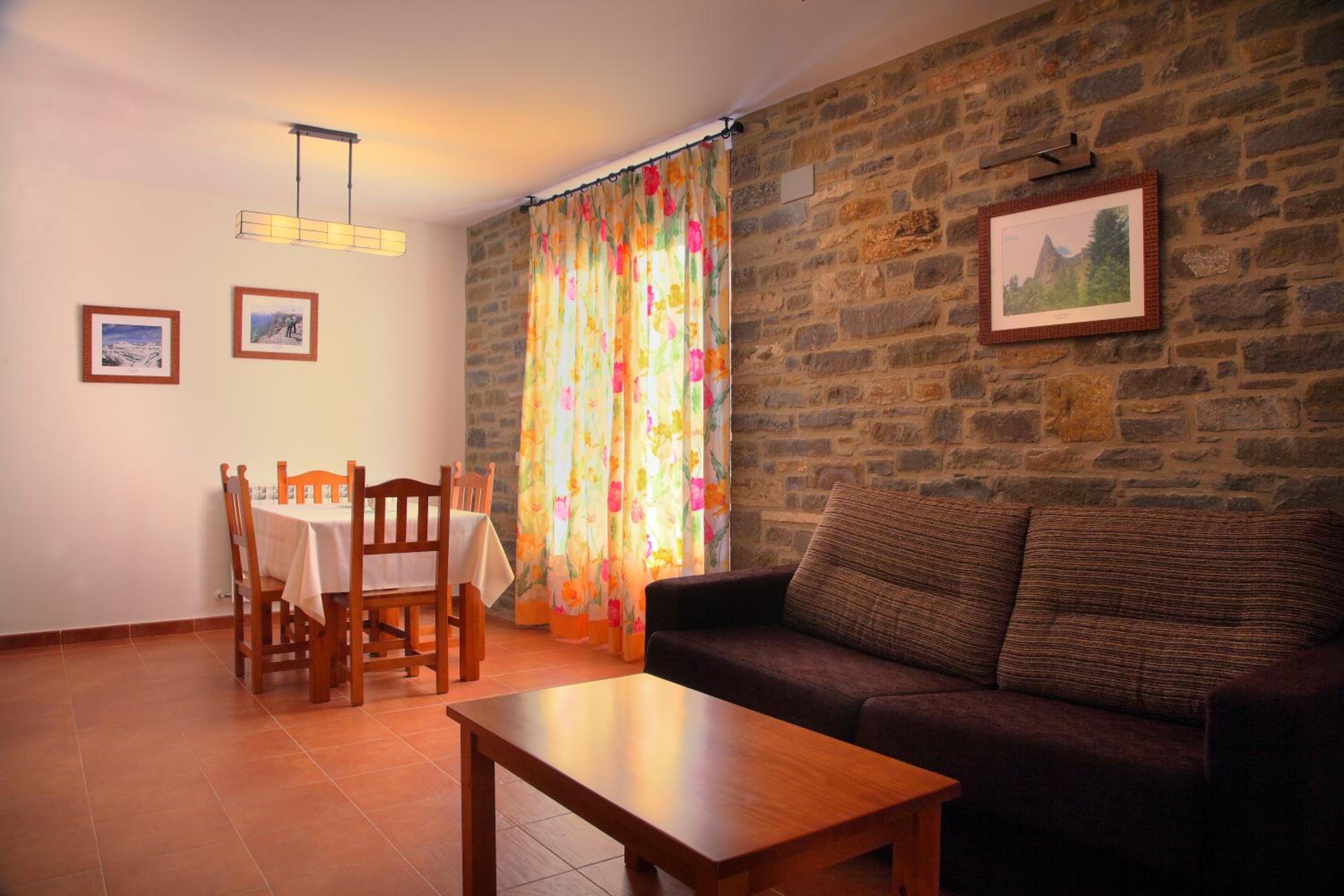 Casas Pirineo, Ainsa