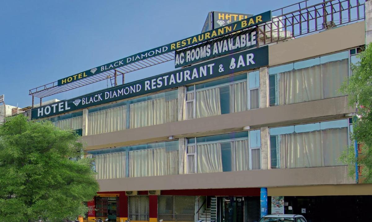 Itsy By Treebo - Black Diamond