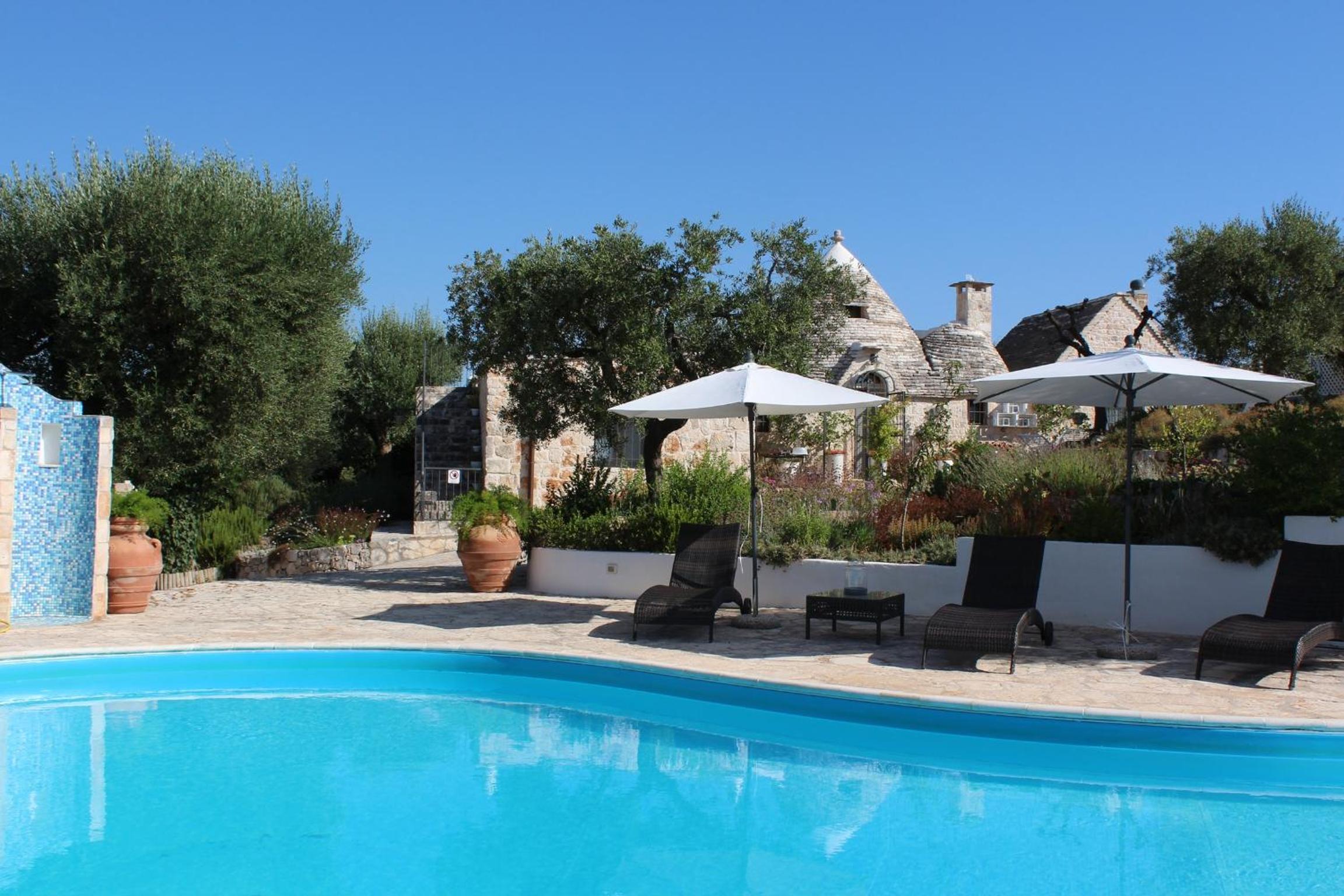 Spacious Villa with Private Pool in Castellana Grotte view 2