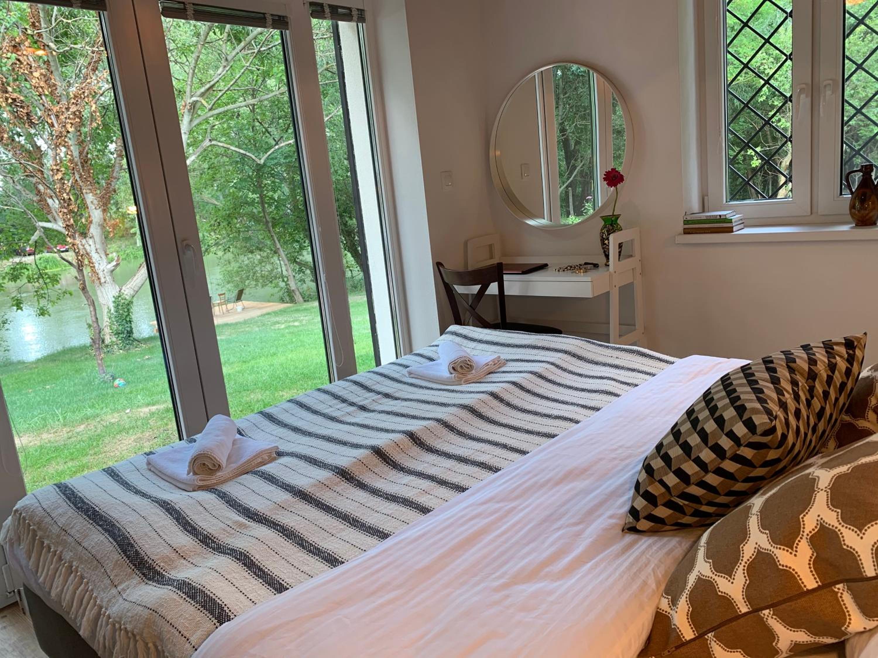 Luxury Cottage by Little Danube - Pista & Magduska view 2