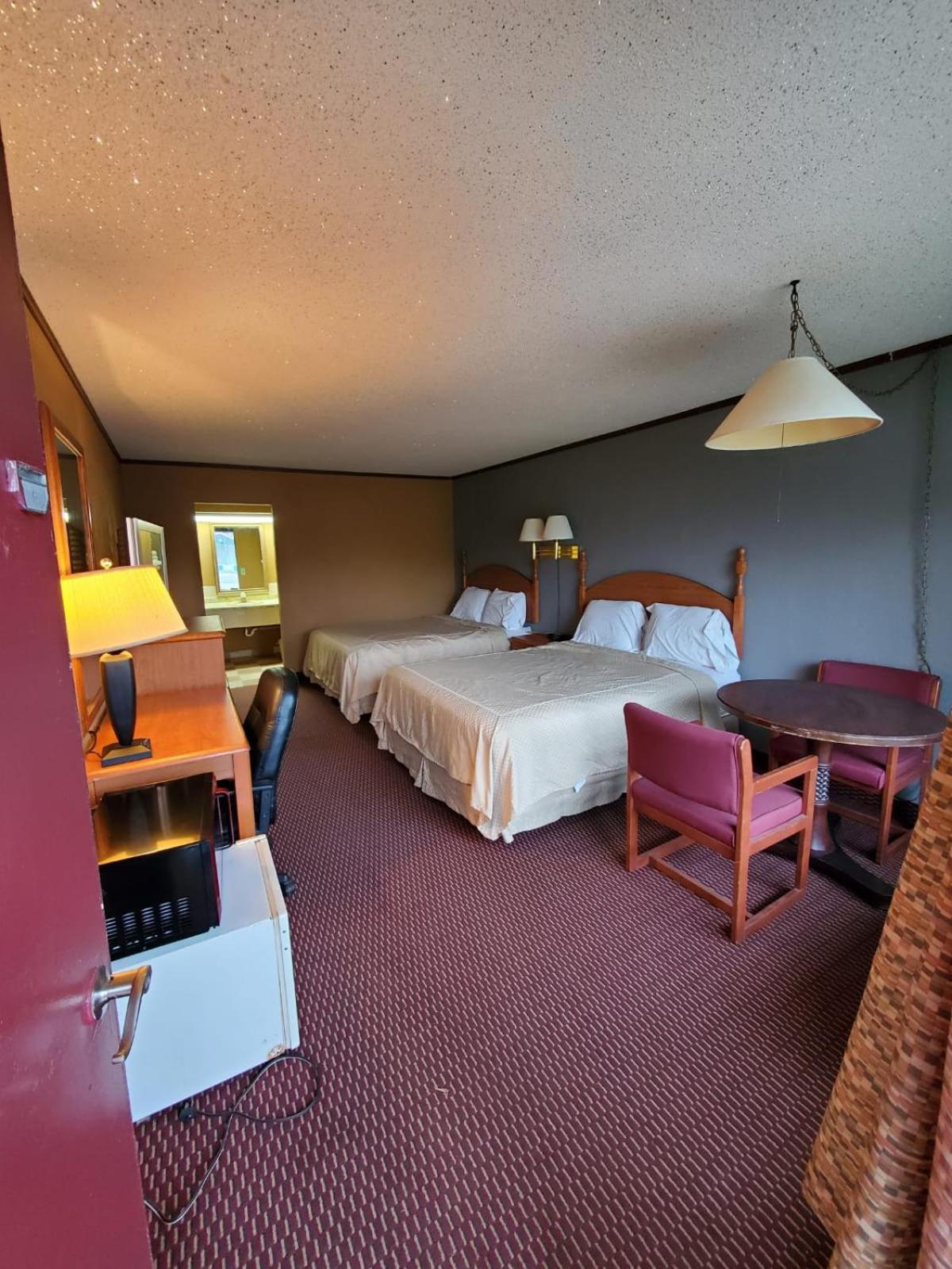 Gray Plaza Motel West Frankfort, photo 16
