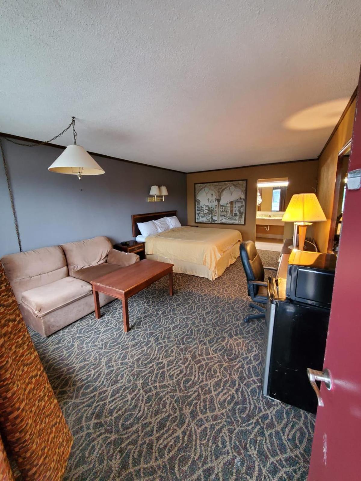 Gray Plaza Motel West Frankfort, photo 15