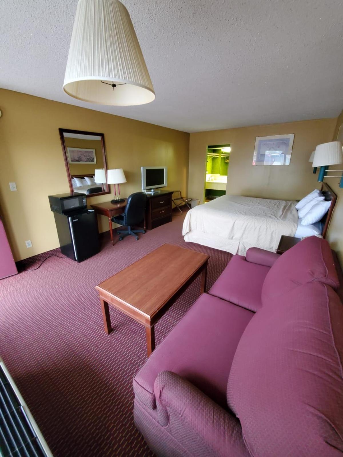 Gray Plaza Motel West Frankfort, photo 17