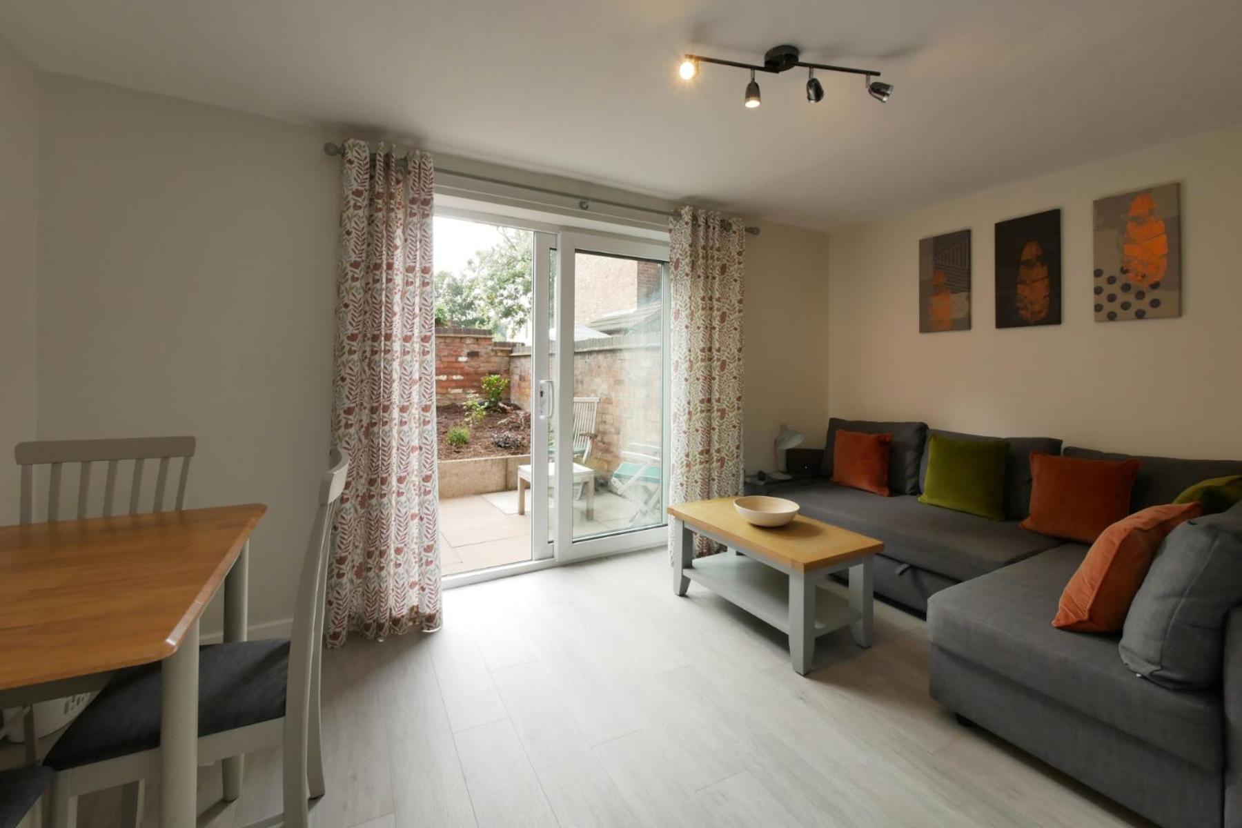 Crewe Short Lets 8 Victoria Court, Crewe view 4