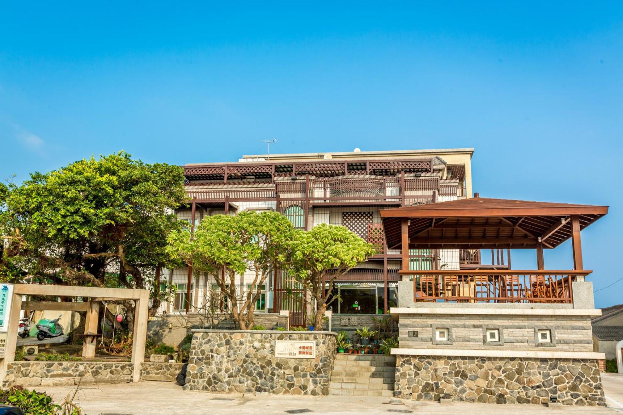 Beachcastle & Sea View Villa