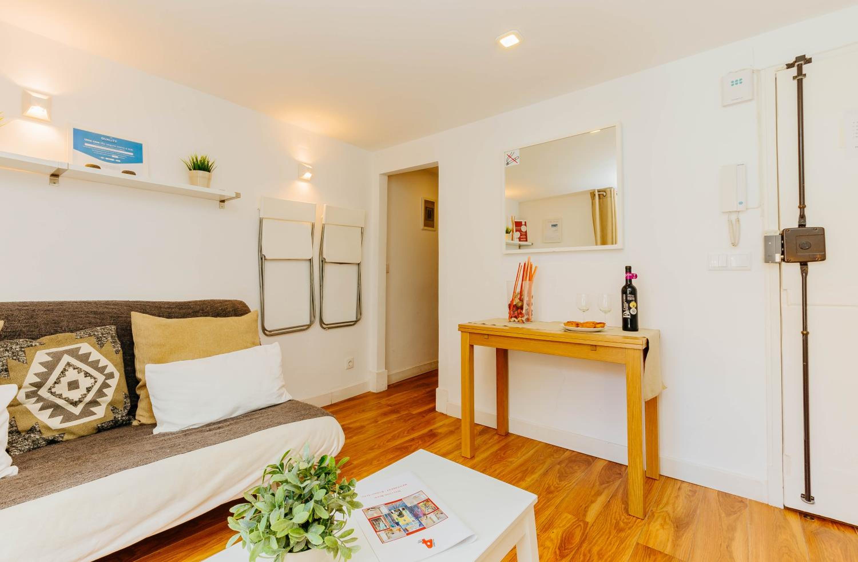Rent4Rest Bairro Alto Charming 1Bd Apartment