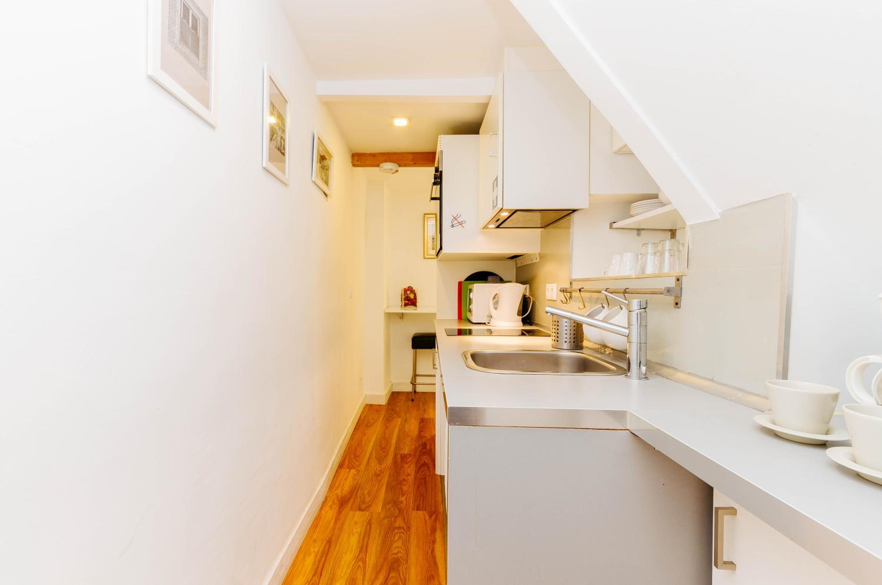 Rent4Rest Bairro Alto Charming 1Bd Apartment