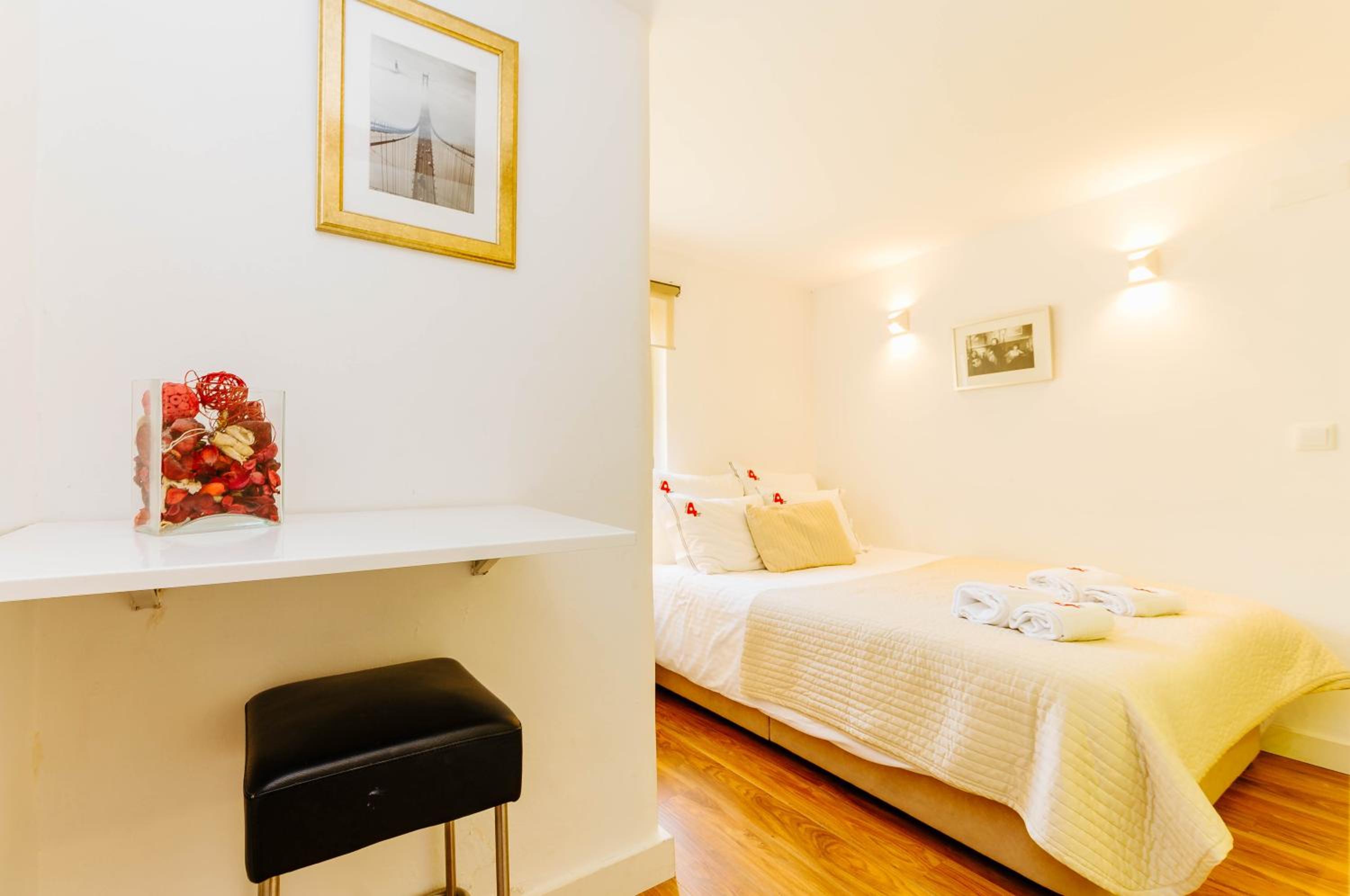 Rent4Rest Bairro Alto Charming 1Bd Apartment