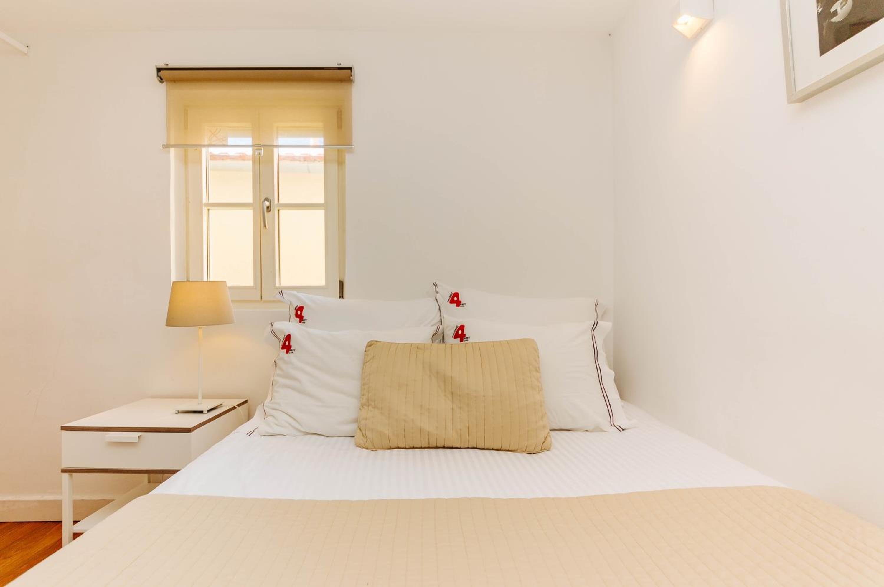 Rent4Rest Bairro Alto Charming 1Bd Apartment