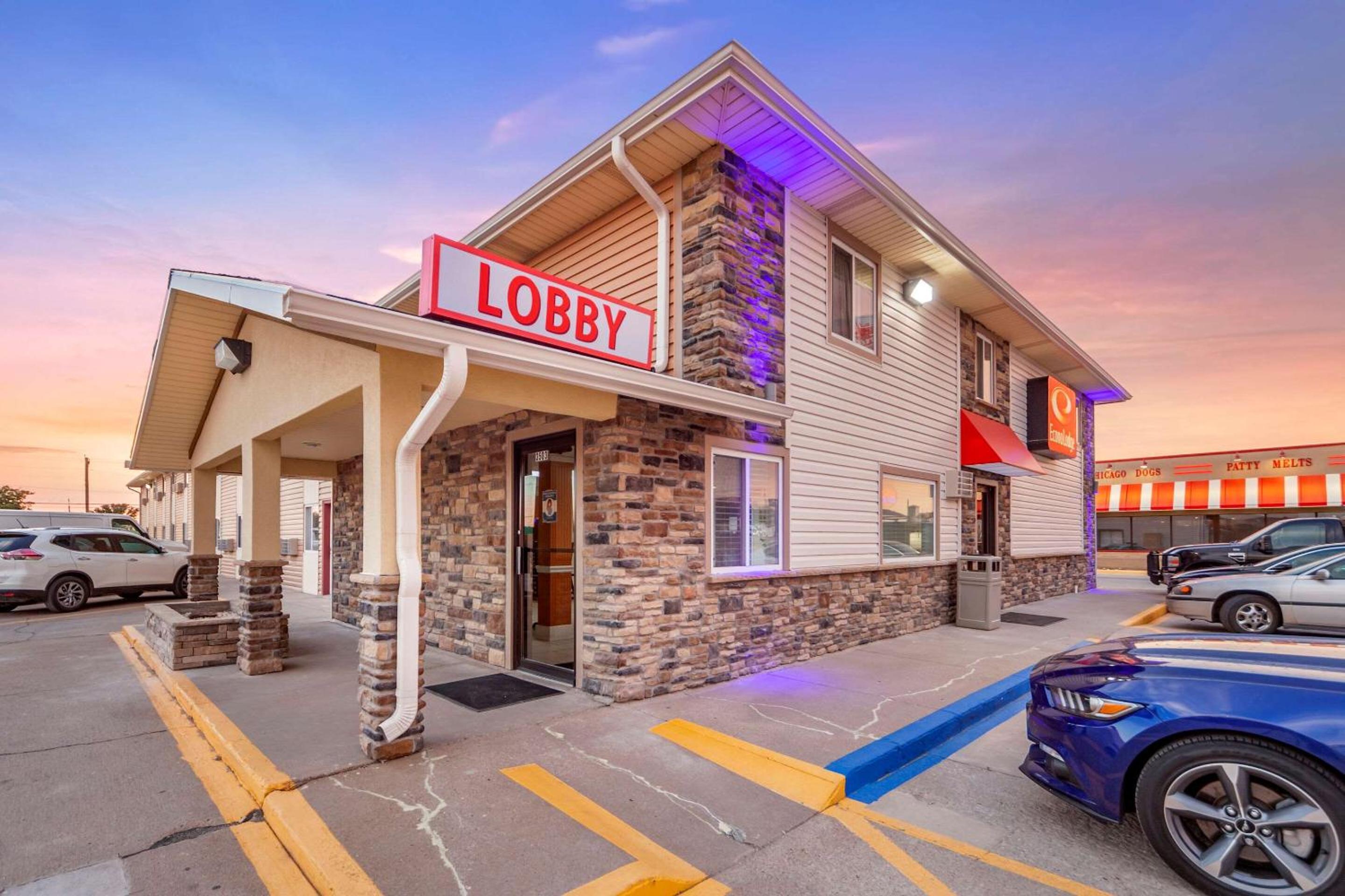 Econo Lodge Hays I-70 view 4